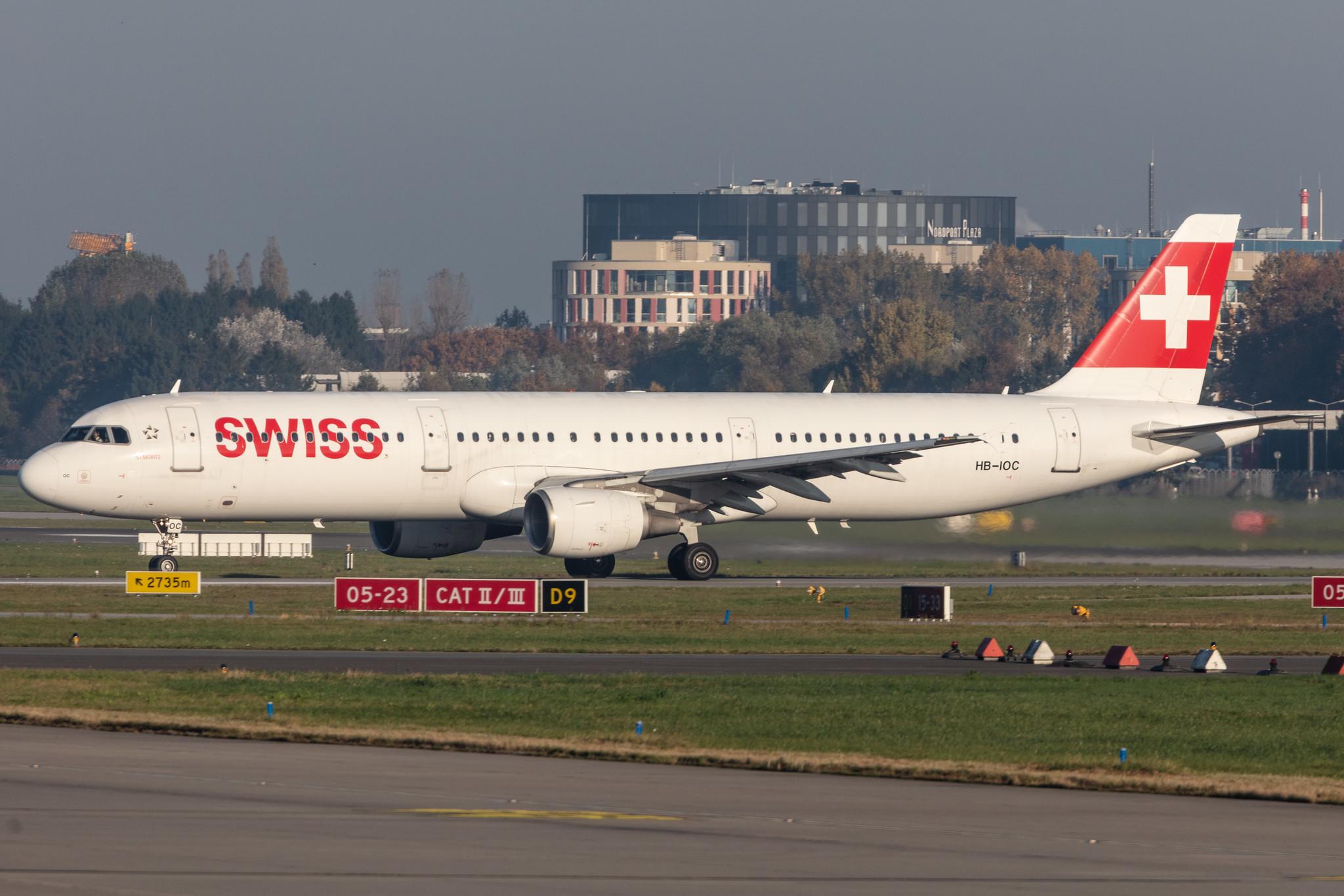 Hamburg Airport: Swiss (LX / SWR) |  Airbus A321-111 A321 | HB-IOC | MSN 0520
