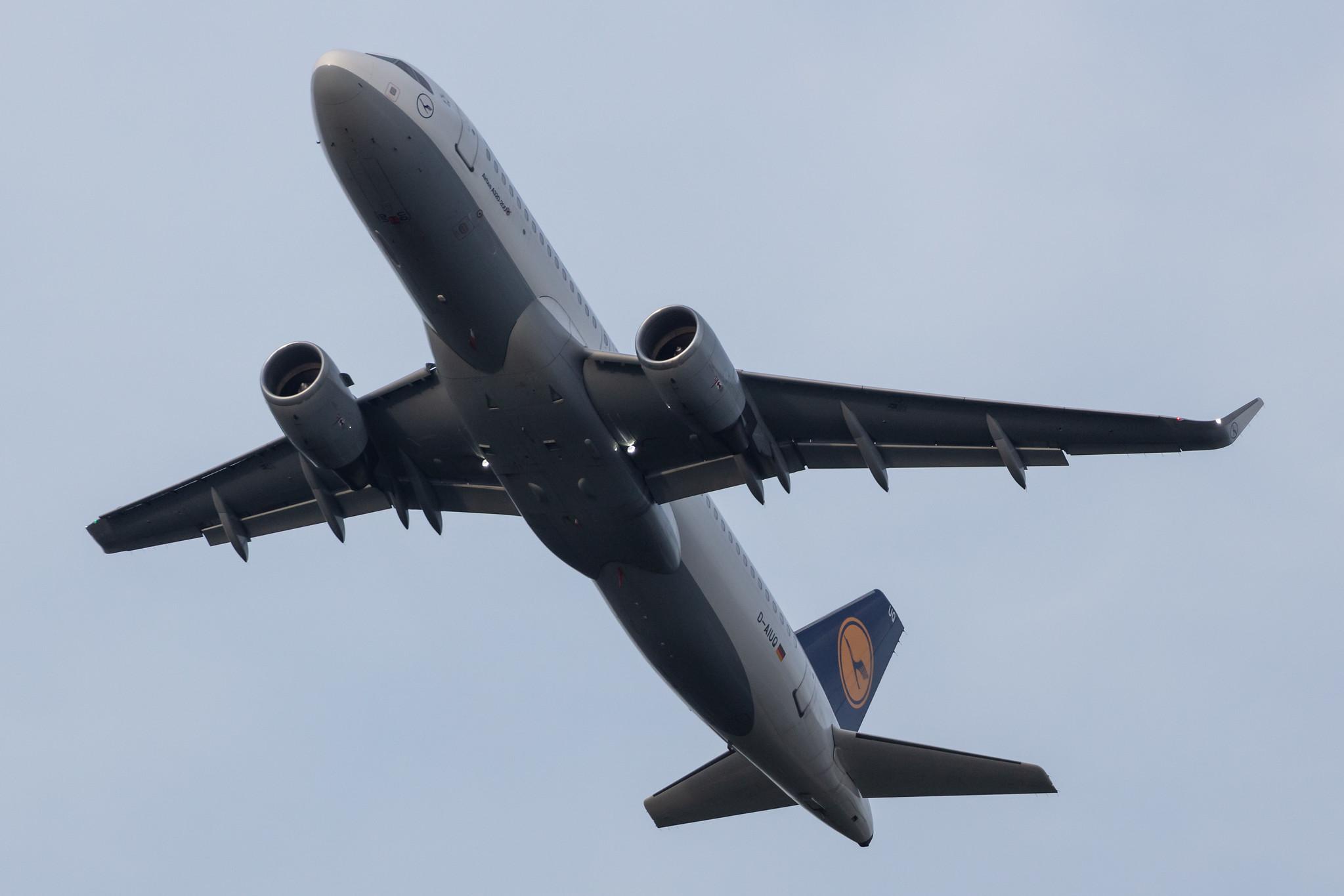 Hamburg Airport: Lufthansa (LH / DLH) |  Airbus A320-214 A320 | D-AIUQ | MSN 6947