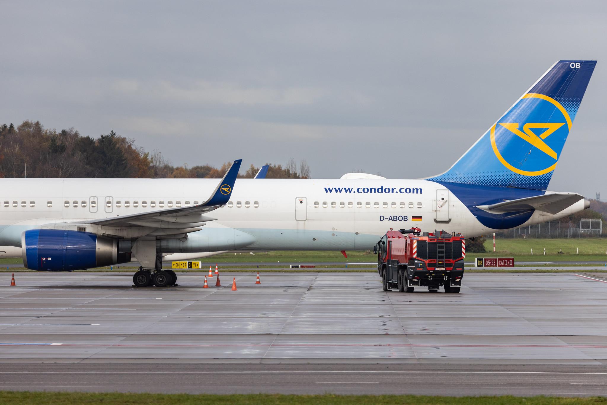 Hamburg Airport: Condor (DE / CFG) |  Boeing 757-330 B753 | D-ABOB | MSN 29017