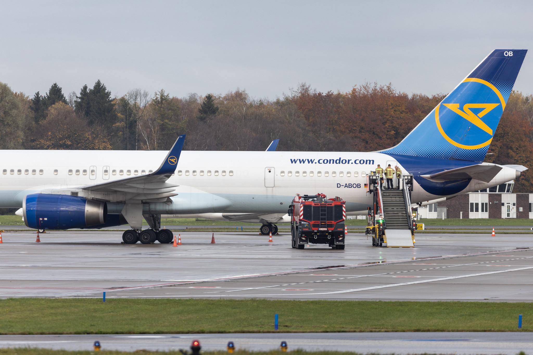 Hamburg Airport: Condor (DE / CFG) |  Boeing 757-330 B753 | D-ABOB | MSN 29017