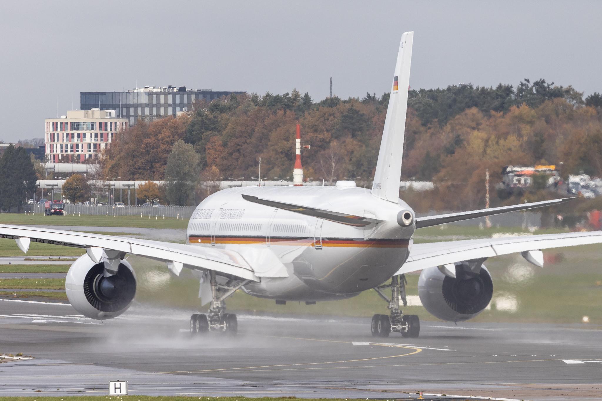 Hamburg Airport: Hamburg Airport: German Air Force  (/ GAF) | Airbus A350-941 A359  | 10+03 | MSN 416