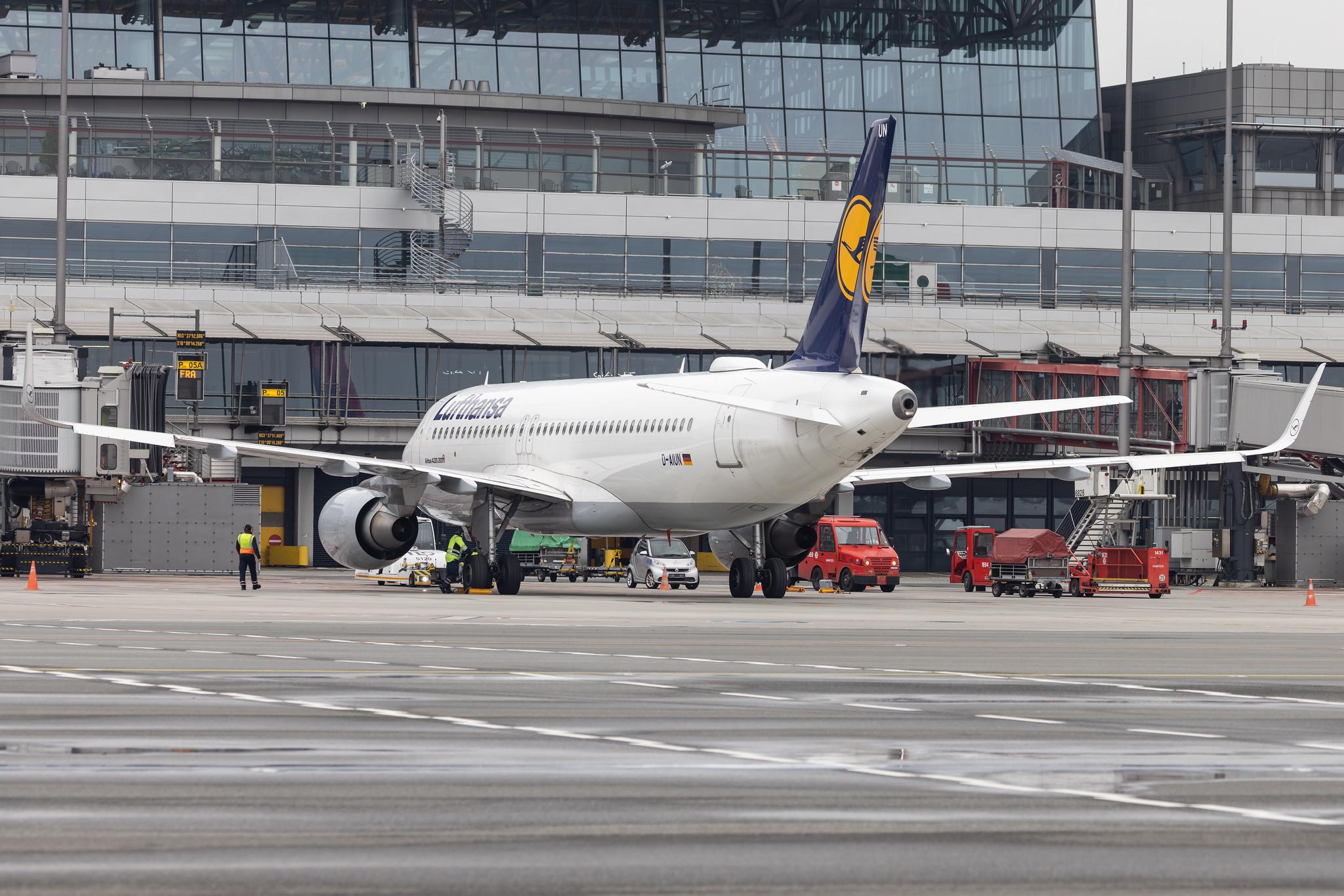 Hamburg Airport: Lufthansa (LH / DLH) |  Airbus A320-214 A320 | D-AIUN | MSN 6549
