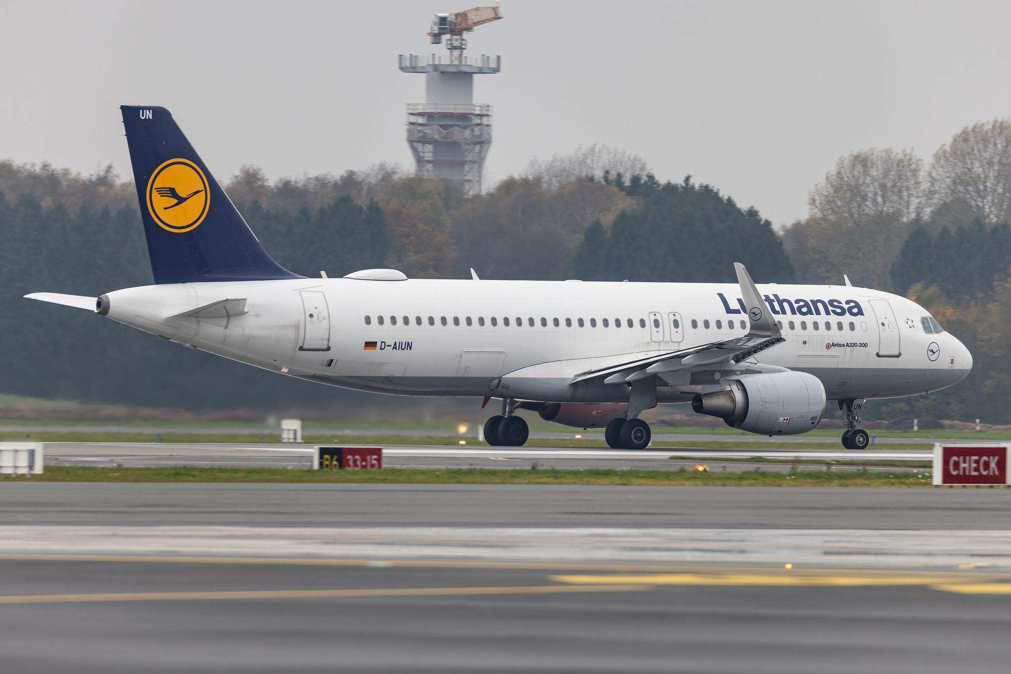 Hamburg Airport: Lufthansa (LH / DLH) |  Airbus A320-214 A320 | D-AIUN | MSN 6549