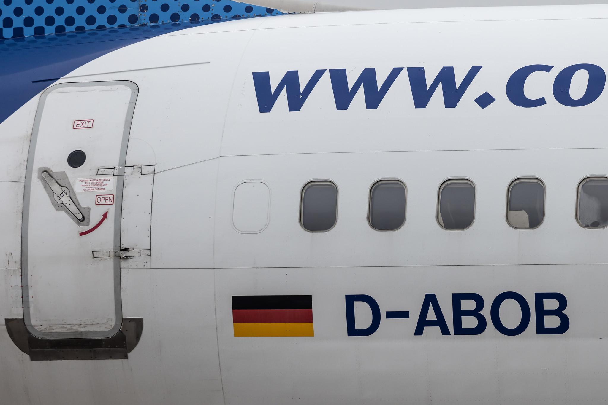 Hamburg Airport: Condor (DE / CFG) |  Boeing 757-330 B753 | D-ABOB | MSN 29017