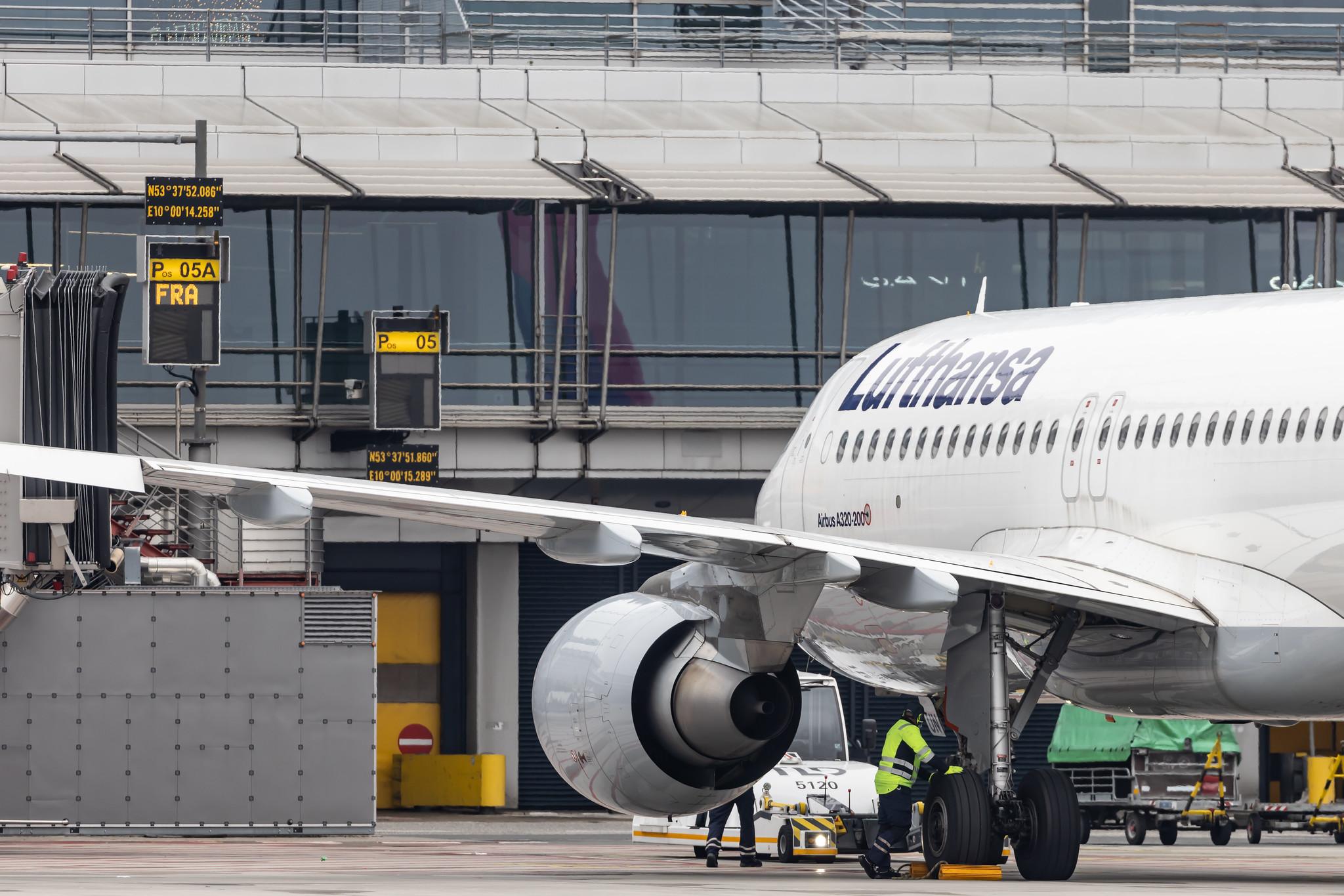 Hamburg Airport: Lufthansa (LH / DLH) |  Airbus A320-214 A320 | D-AIUN | MSN 6549