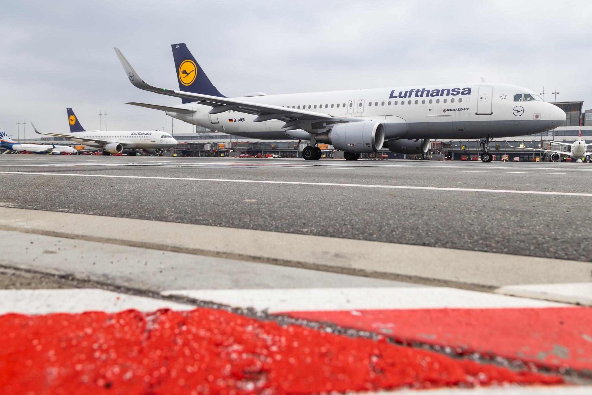 Hamburg Airport: Lufthansa (LH / DLH) |  Airbus A320-214 A320 | D-AIUN | MSN 6549