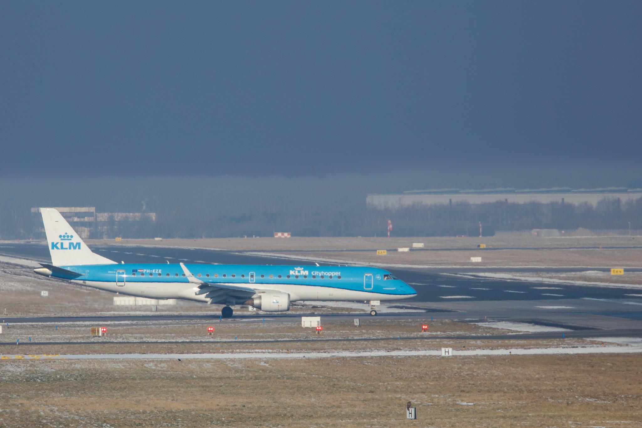 Hamburg Airport: KLM (KL / KLM) | Operator: KLM Cityhopper |  Embraer E190STD E190 | PH-EZE | MSN 19000288