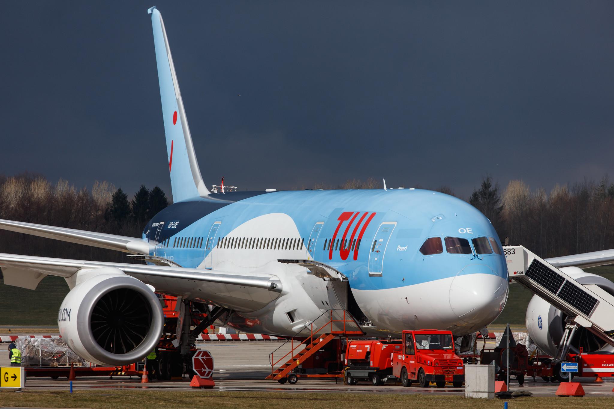 Hamburg Airport: TUI (X3 / TUI) | Operator: TUIfly Belgium |  Boeing 787-8 Dreamliner B788 | OO-LOE | MSN 36426