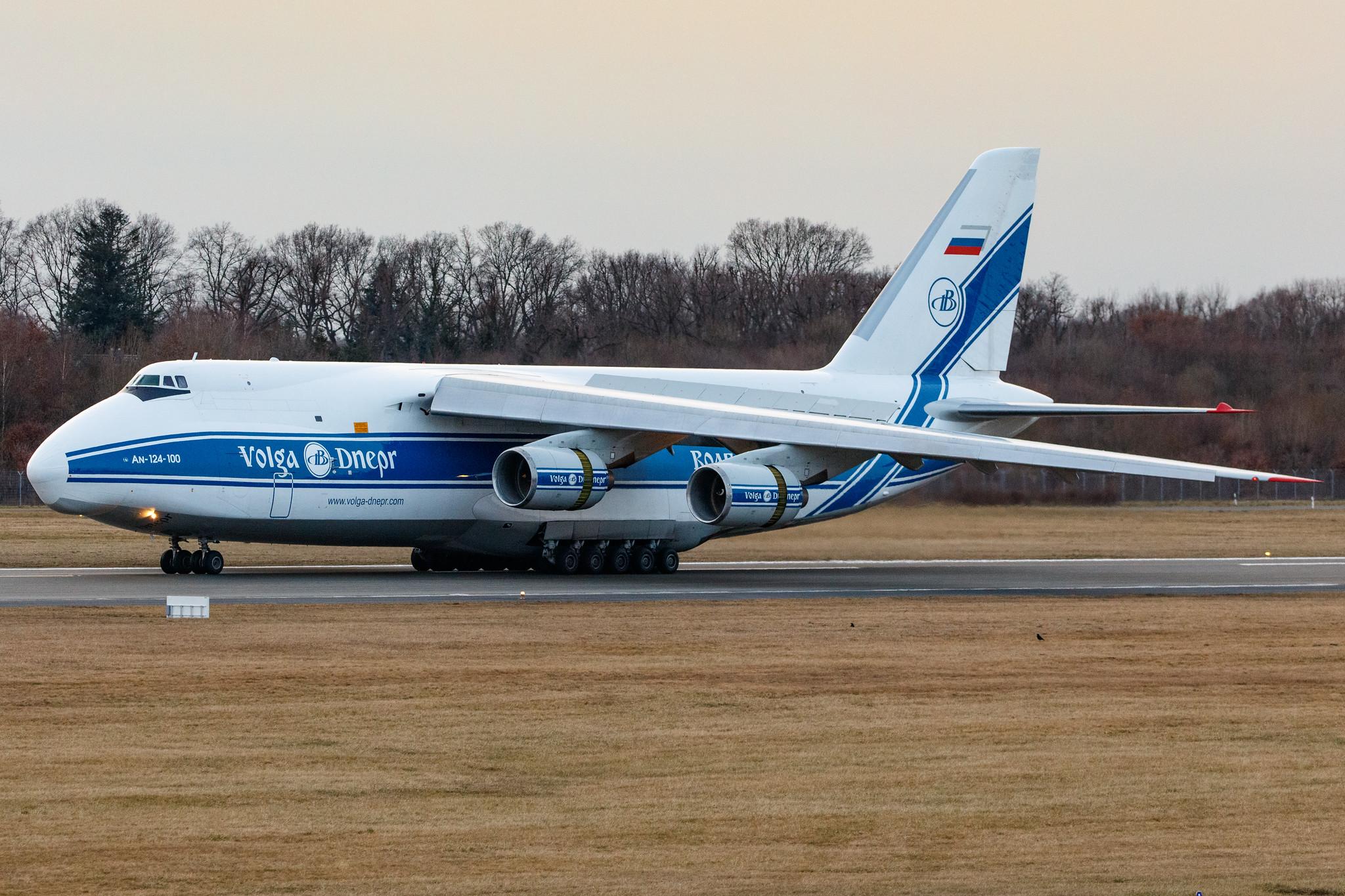 Hamburg Airport: Volga-Dnepr Airlines (VI / VDA) |  Antonov An-124-100 Ruslan A124 | RA-82046 | MSN 9773052255117