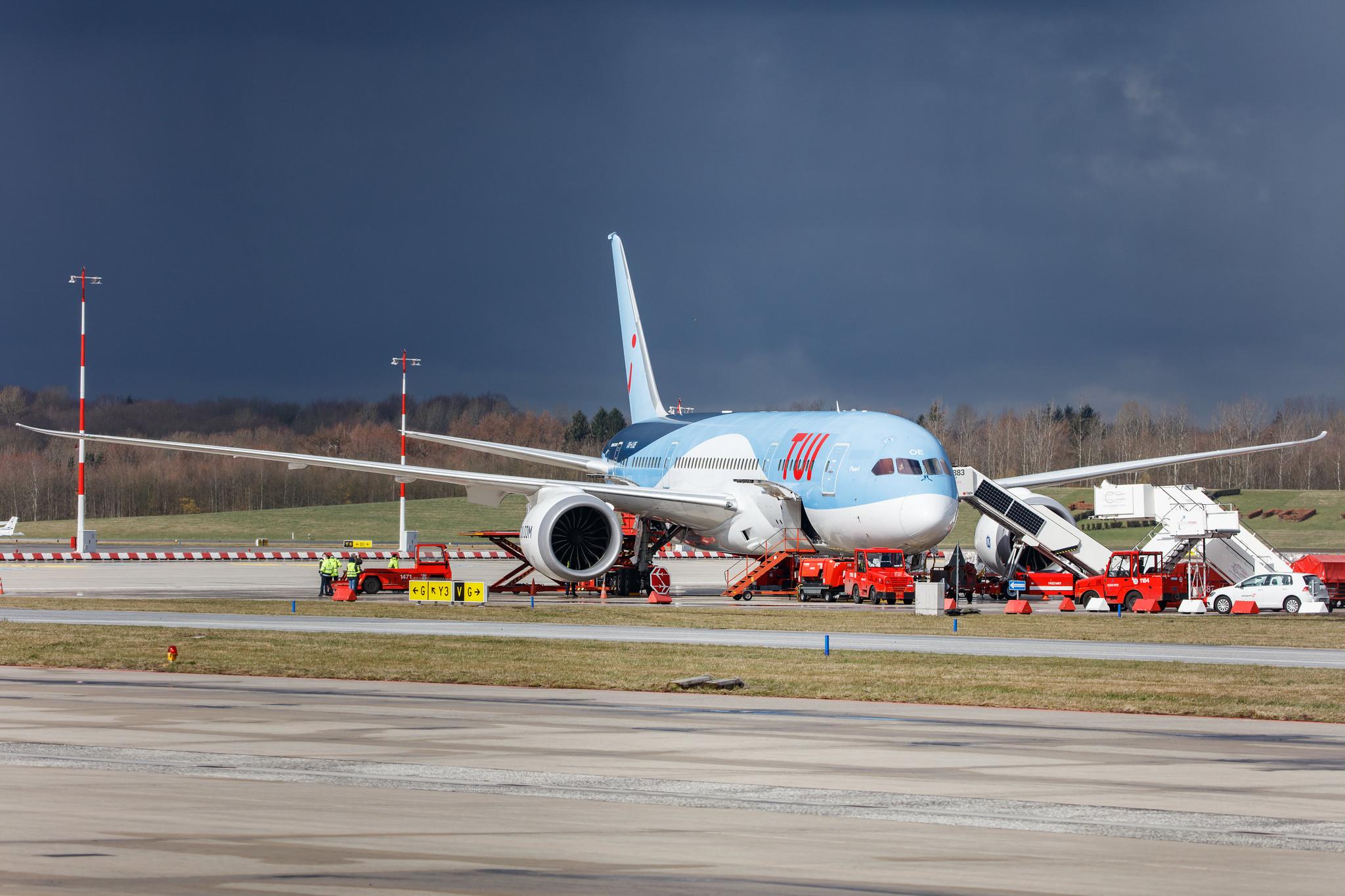 Hamburg Airport: TUI (X3 / TUI) | Operator: TUIfly Belgium |  Boeing 787-8 Dreamliner B788 | OO-LOE | MSN 36426