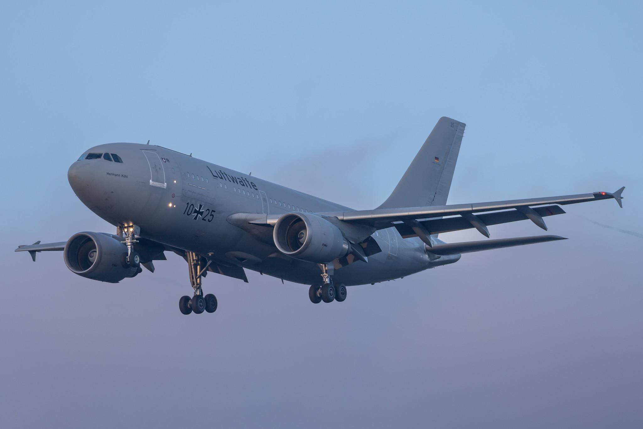 Hamburg Airport:  German Air Force (/ GAF) | Airbus A310-304 MRTT A310 | 10+25 | MSN 484