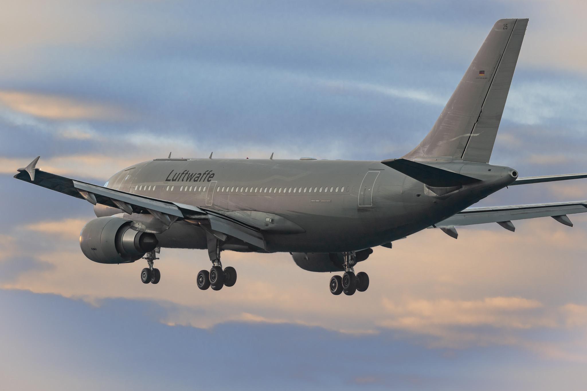 Hamburg Airport:  German Air Force (/ GAF) | Airbus A310-304 MRTT A310 | 10+25 | MSN 484