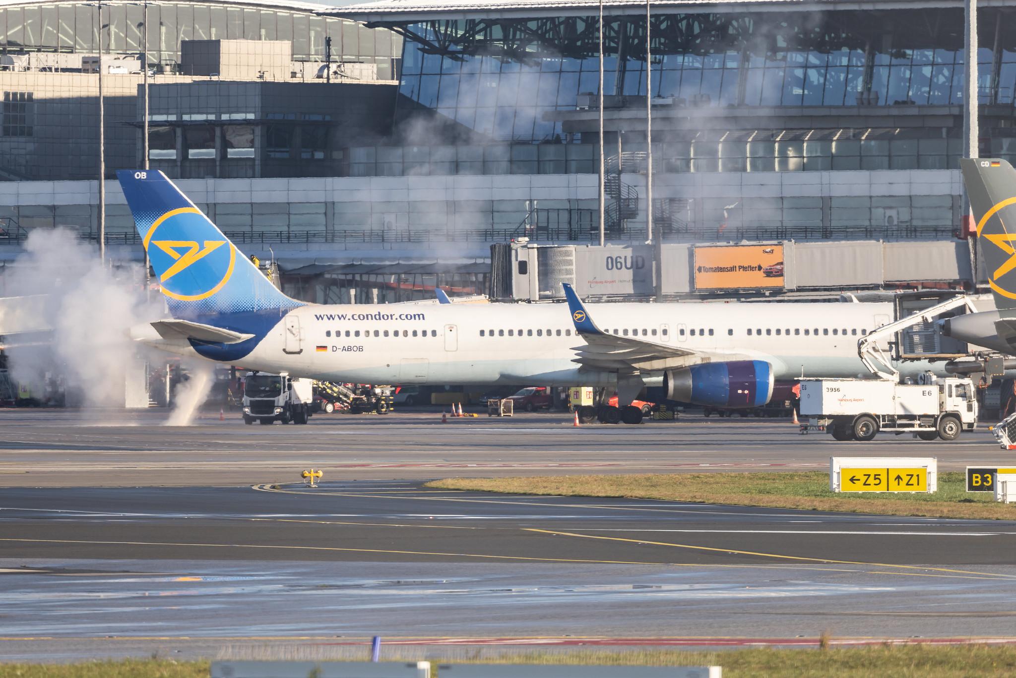 Hamburg Airport: Condor (DE / CFG) |  Boeing 757-330 B753 | D-ABOB | MSN 29017