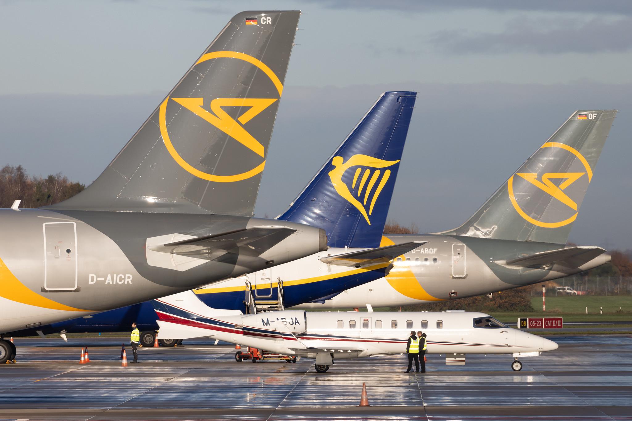 Hamburg Airport: Ryanair (FR / RYR) |  Learjet 45 LJ45 | M-ABJA | MSN 45-454