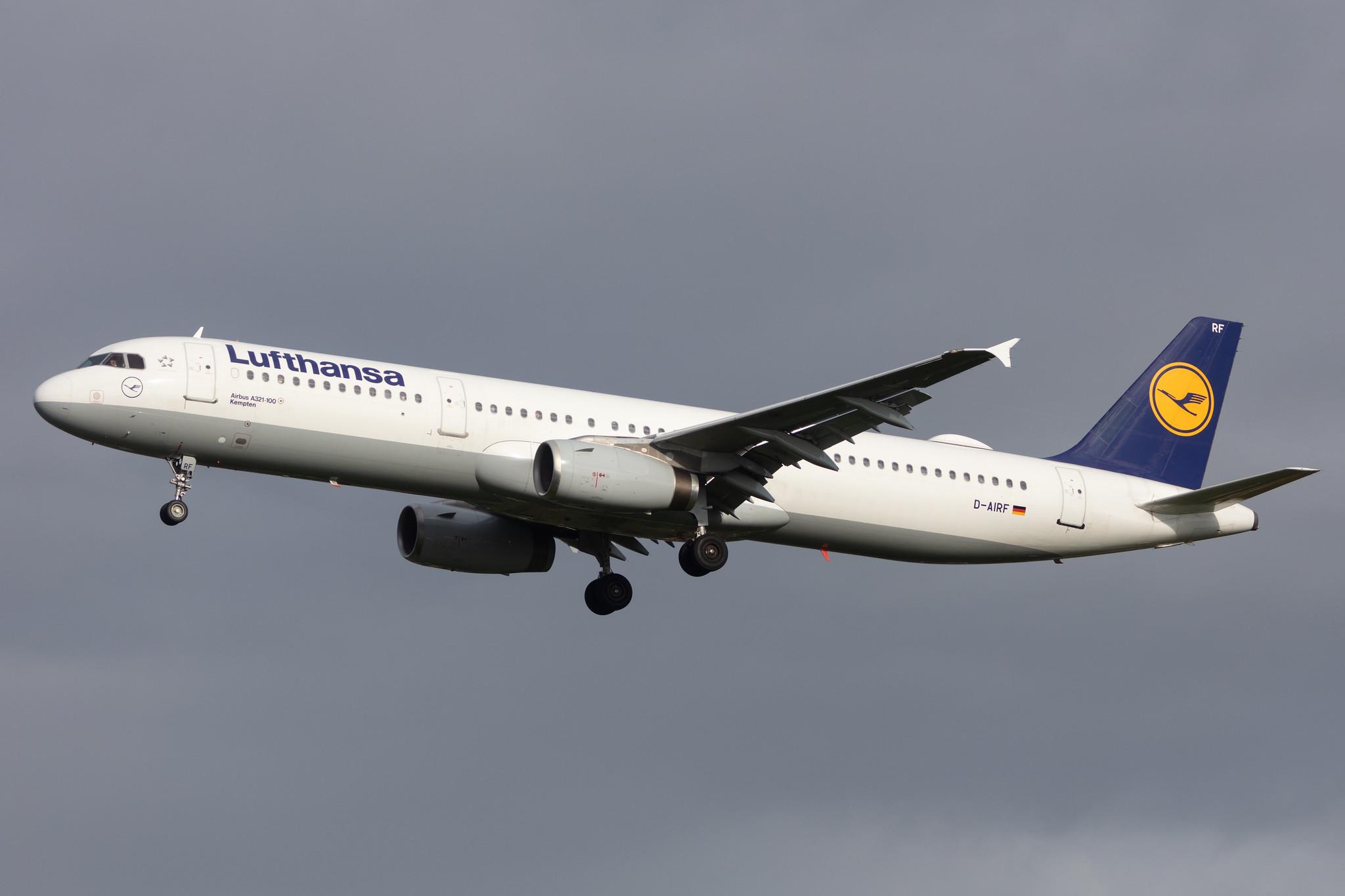 Hamburg Airport: Lufthansa (LH / DLH) |  Airbus A321-131 A321 | D-AIRF | MSN 0493