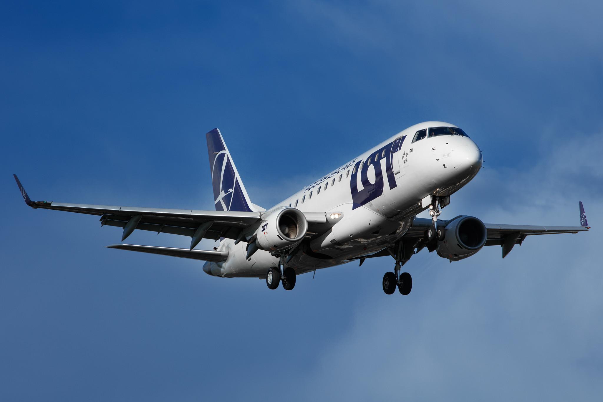 Hamburg Airport: LOT (LO / LOT) |  Embraer E170STD E170 | SP-LDH | MSN 17000069