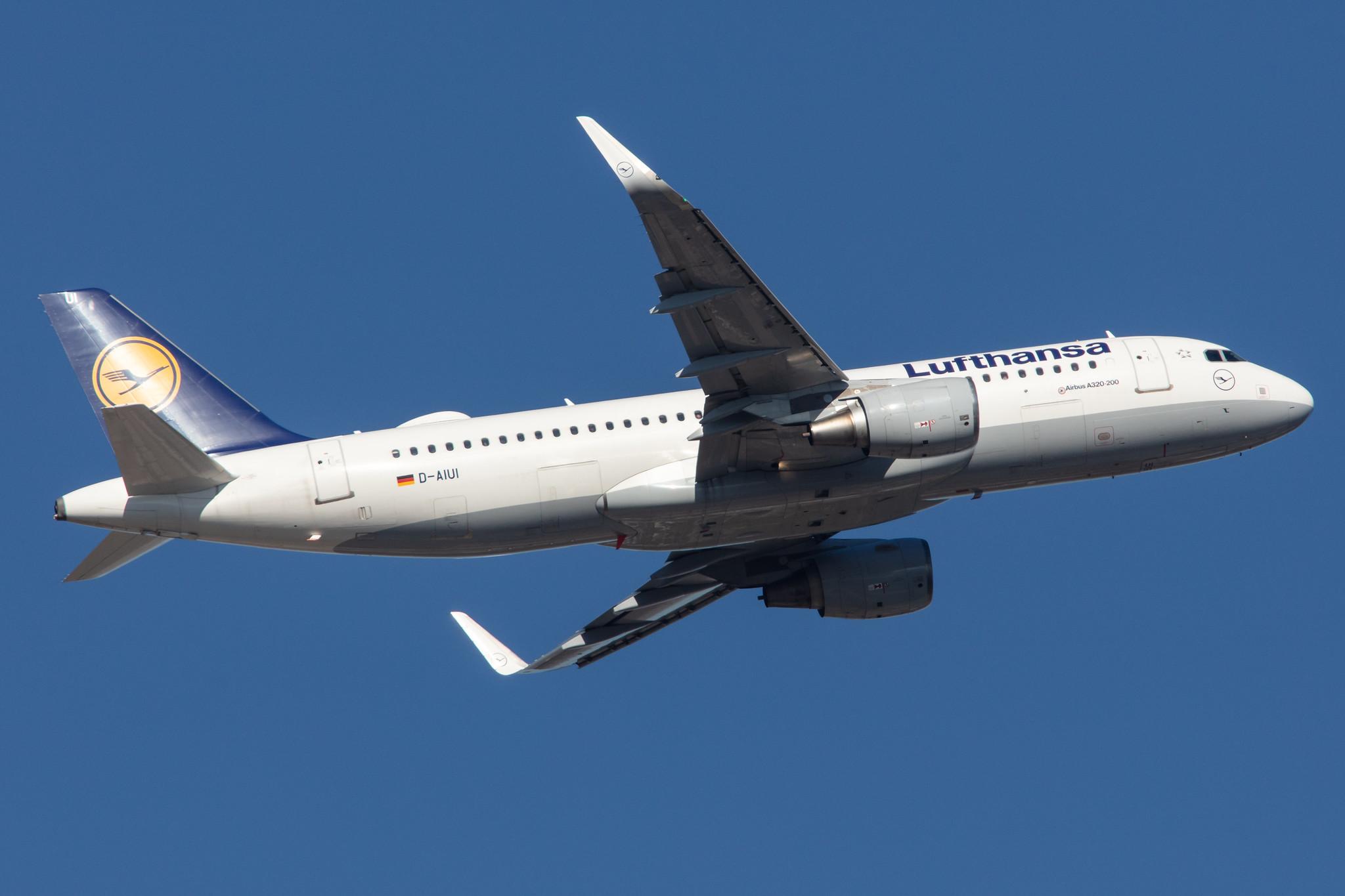 Frankfurt Airport: Lufthansa (LH / DLH) |  Airbus A320-214 A320 | D-AIUI | MSN 6265
