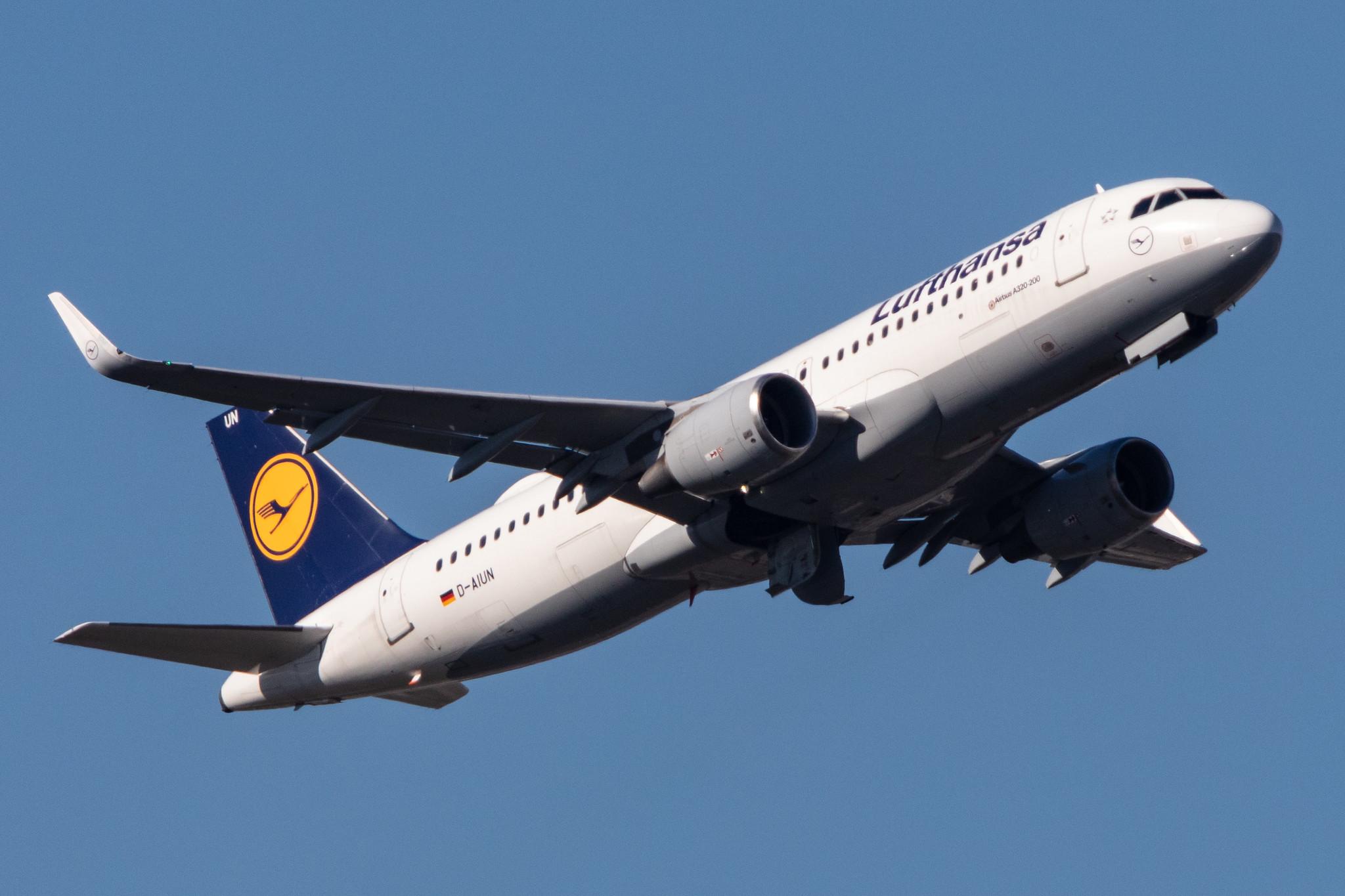 Frankfurt Airport: Lufthansa (LH / DLH) |  Airbus A320-214 A320 | D-AIUN | MSN 6549
