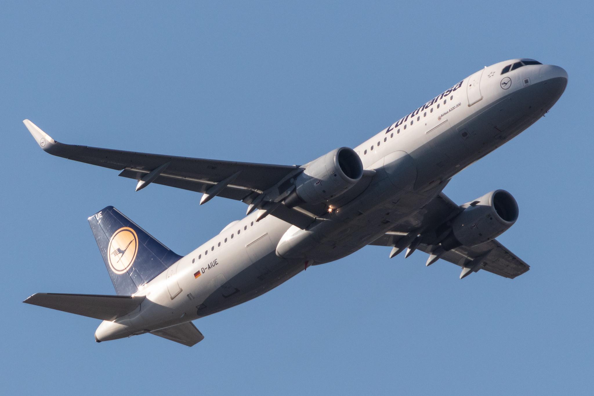 Frankfurt Airport: Lufthansa (LH / DLH) |  Airbus A320-214 A320 | D-AIUE | MSN 6092
