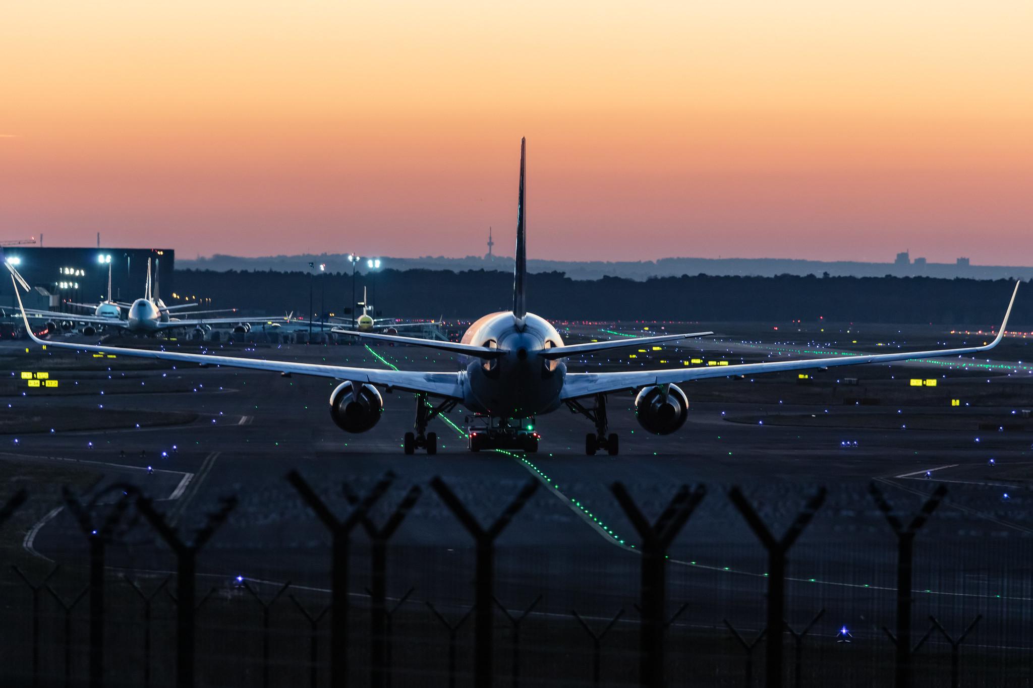 Frankfurt Airport: Condor (DE / CFG) |  Boeing 767-330(ER) B763 | D-ABUI | MSN 26988