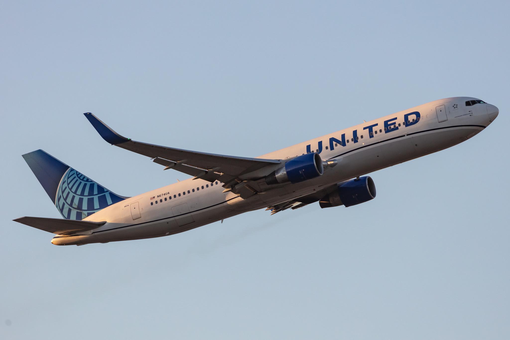 Frankfurt Airport: United Airlines (UA / UAL) |  Boeing 767-322(ER) B763 | N674UA | MSN 29242