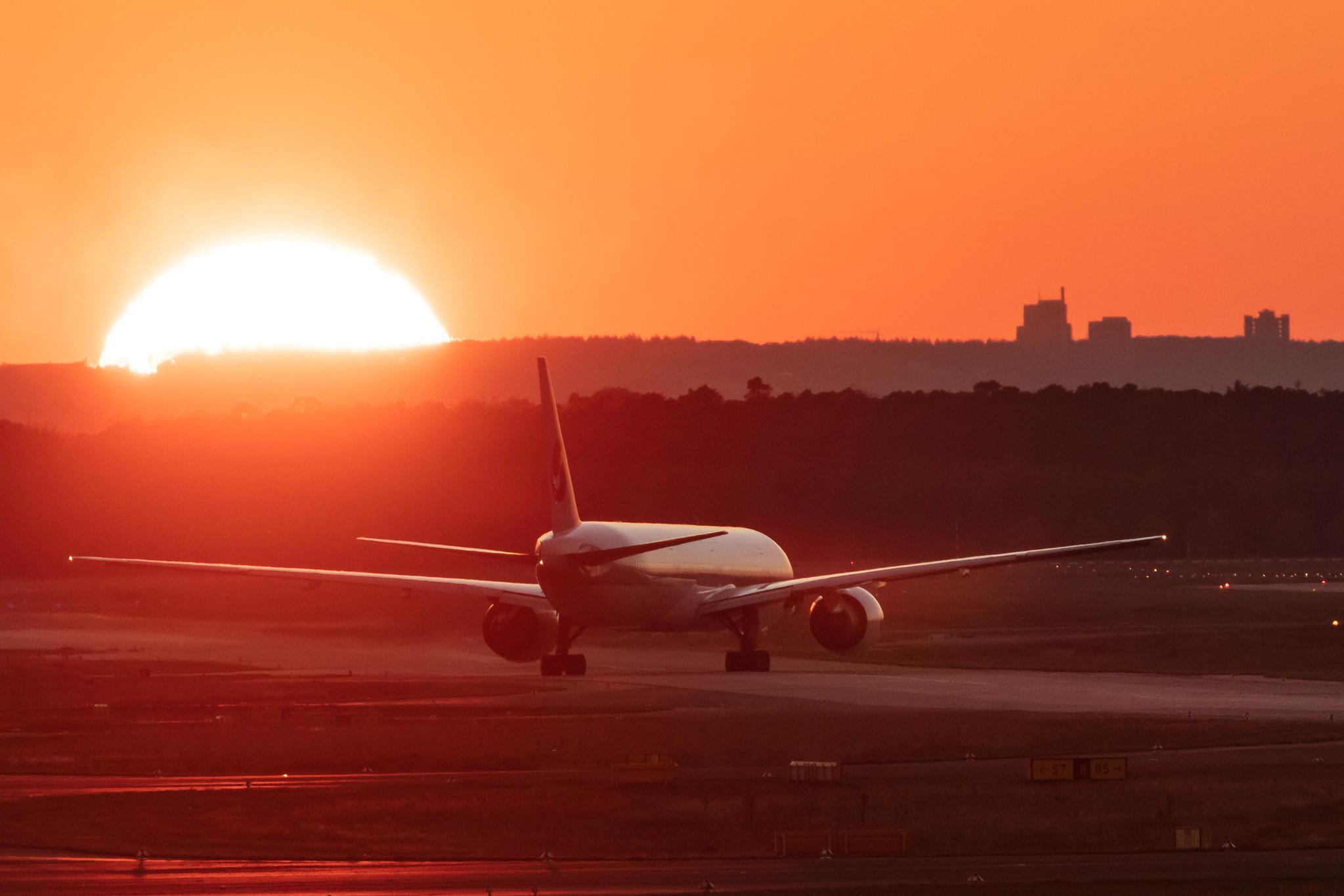 Frankfurt Airport: Korean Air (KE / KAL) |  Boeing 777-300(ER) B77W | HL8347 | MSN 63435