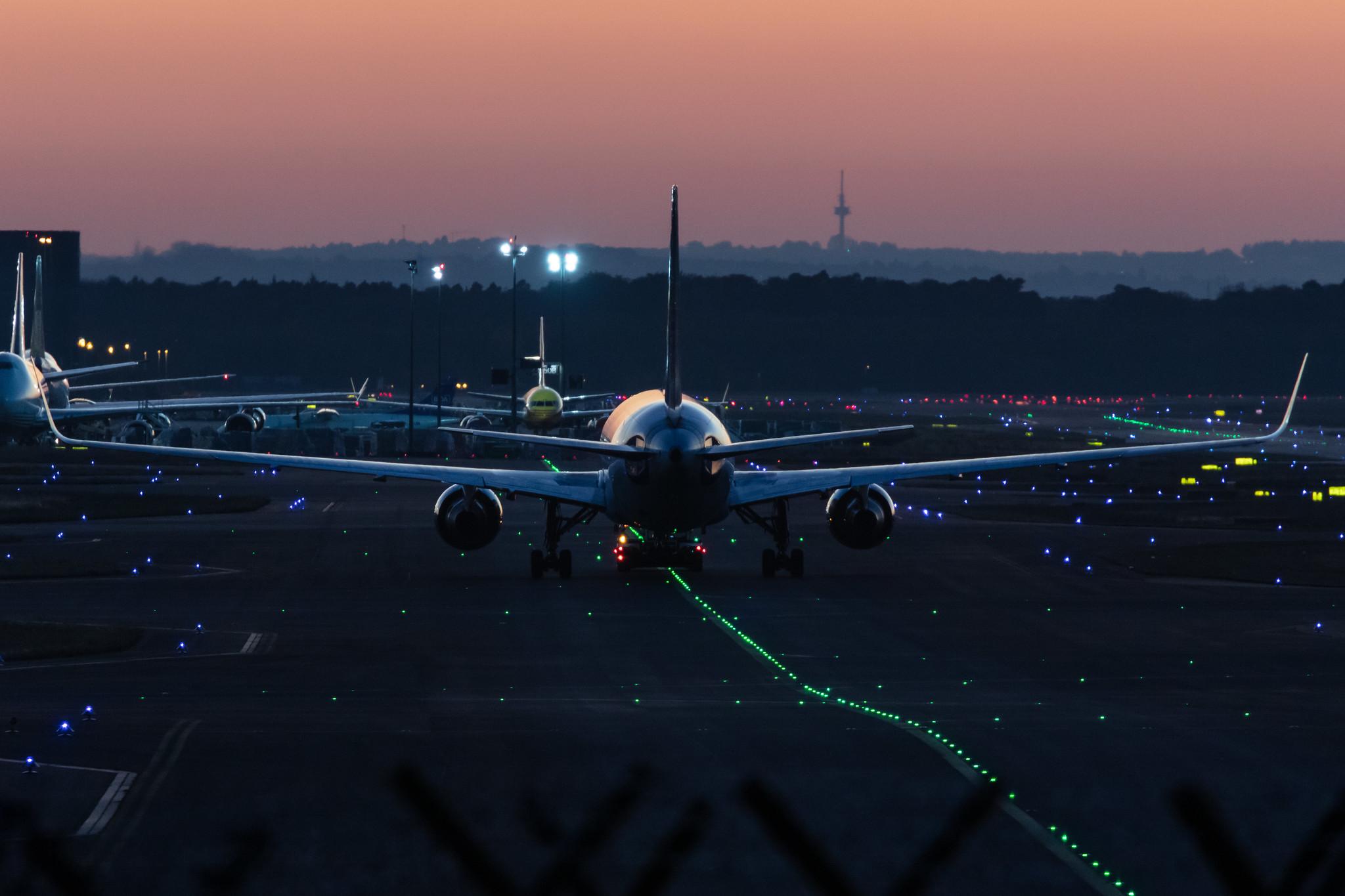 Frankfurt Airport: Condor (DE / CFG) |  Boeing 767-330(ER) B763 | D-ABUI | MSN 26988