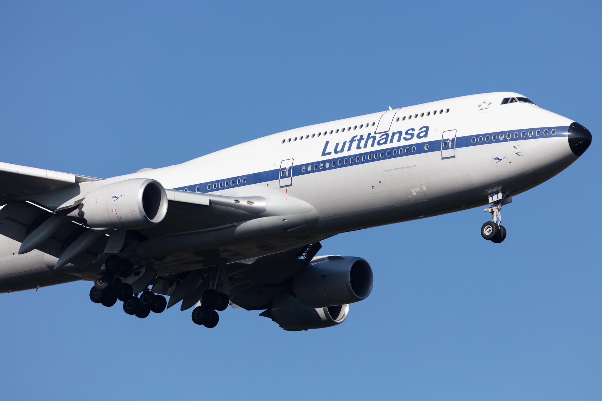 Frankfurt Airport: Lufthansa (LH / DLH) |  Livery: Retro Livery |  Boeing 747-830 B748 | D-ABYT | MSN 37844