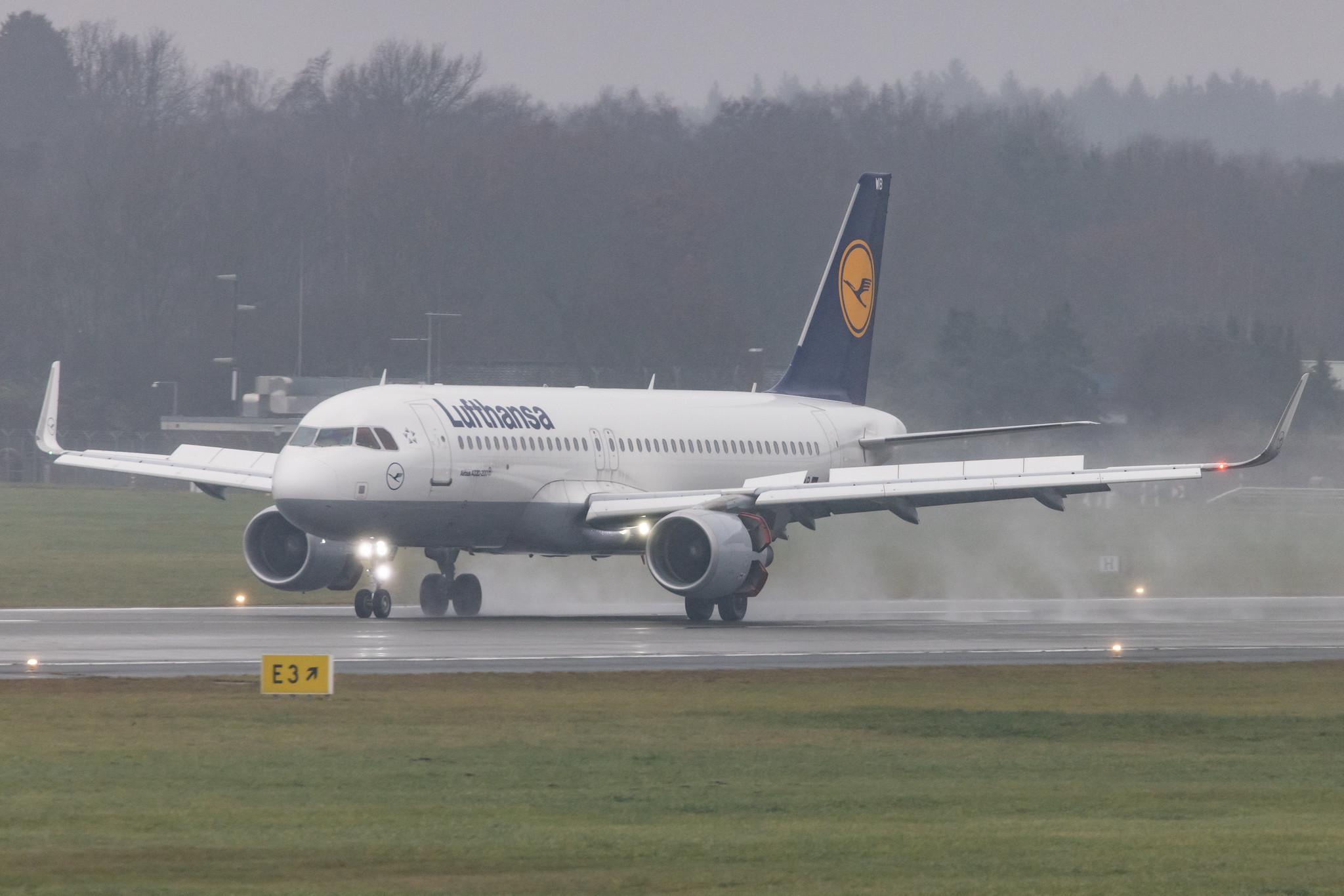 Hamburg Airport: Lufthansa (LH / DLH) |  Airbus A320-214 A320 | D-AIWB | MSN 7699