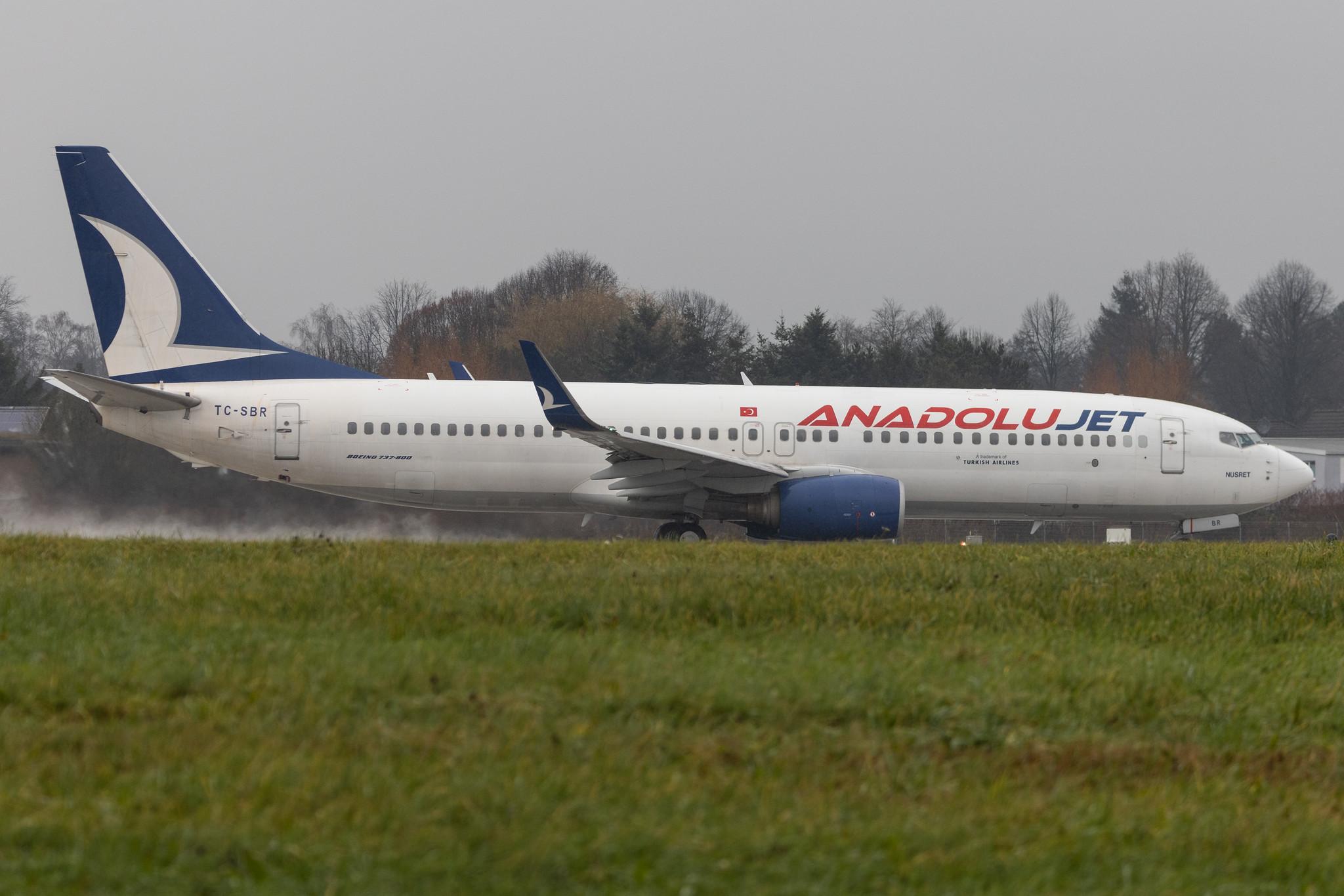 Hamburg Airport: AnadoluJet | Operator: Turkish Airlines |  Boeing 737-86N B738 | TC-SBR | MSN 32693