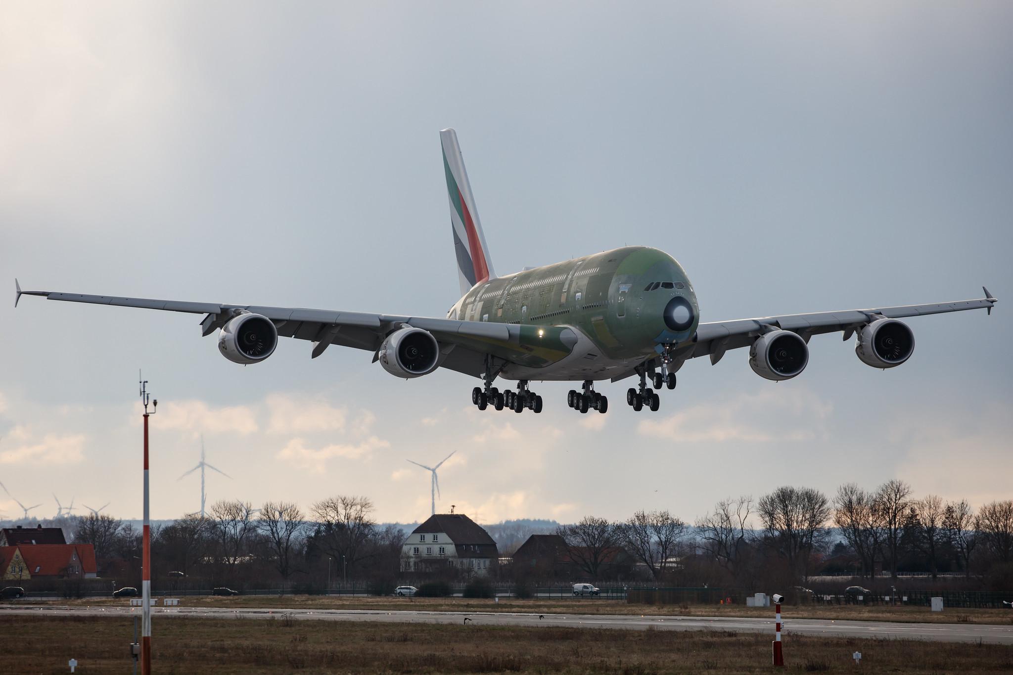 Hamburg Finkenwerder: Emirates  (EK / UAE) |  Airbus A380-842 A388 | F-WWSH (A6-EVS) | MSN 272