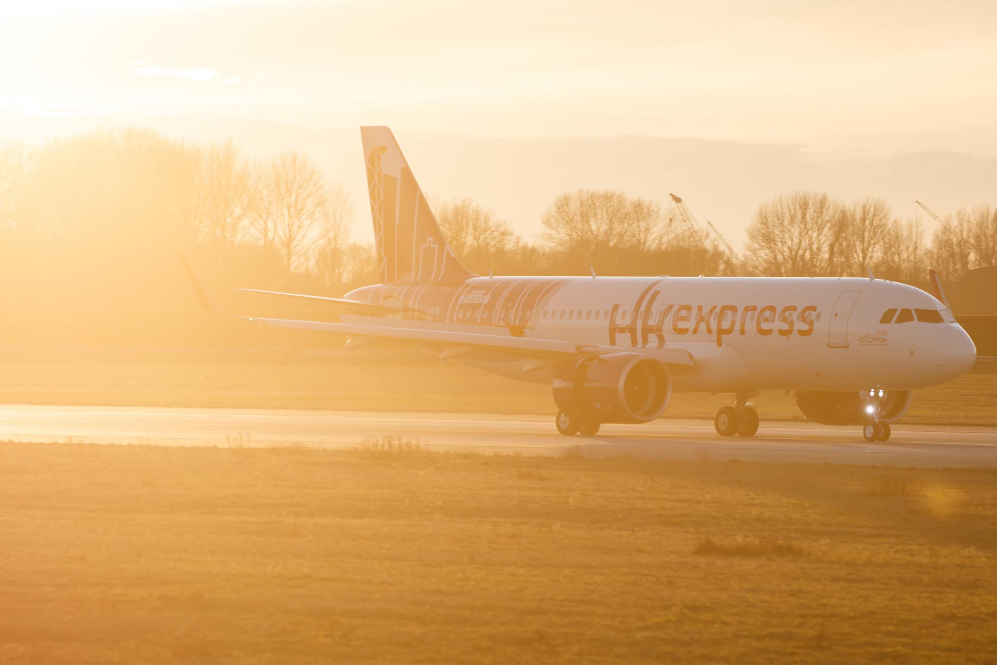 Hamburg Finkenwerder: Hong Kong Express (UO / HKE) |  Airbus A320-271N A20N | D-AVVV (B-LCV) | MSN 10414