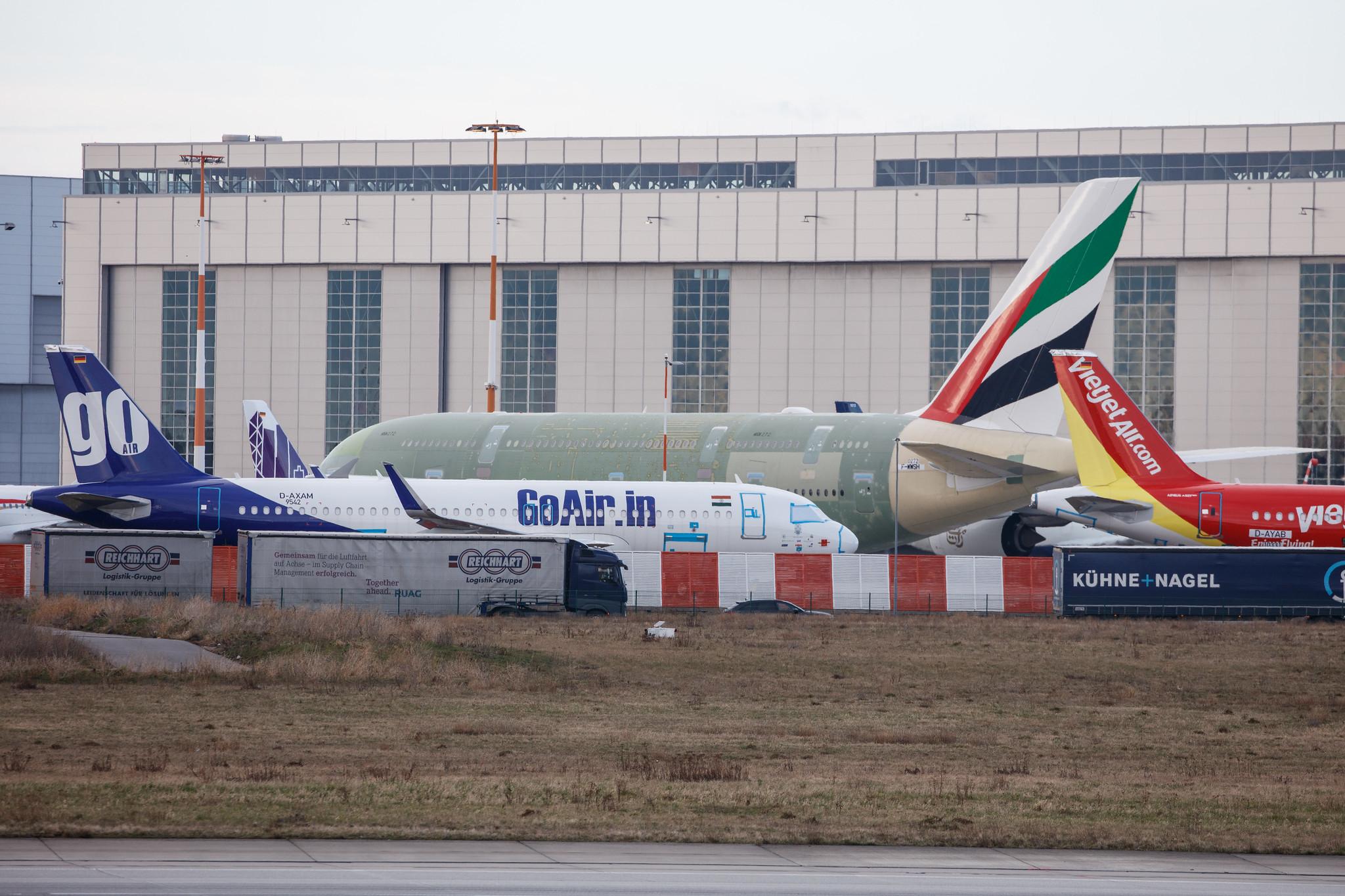 Hamburg Finkenwerder: Emirates  (EK / UAE) |  Airbus A380-842 A388 | F-WWSH (A6-EVS) | MSN 272
