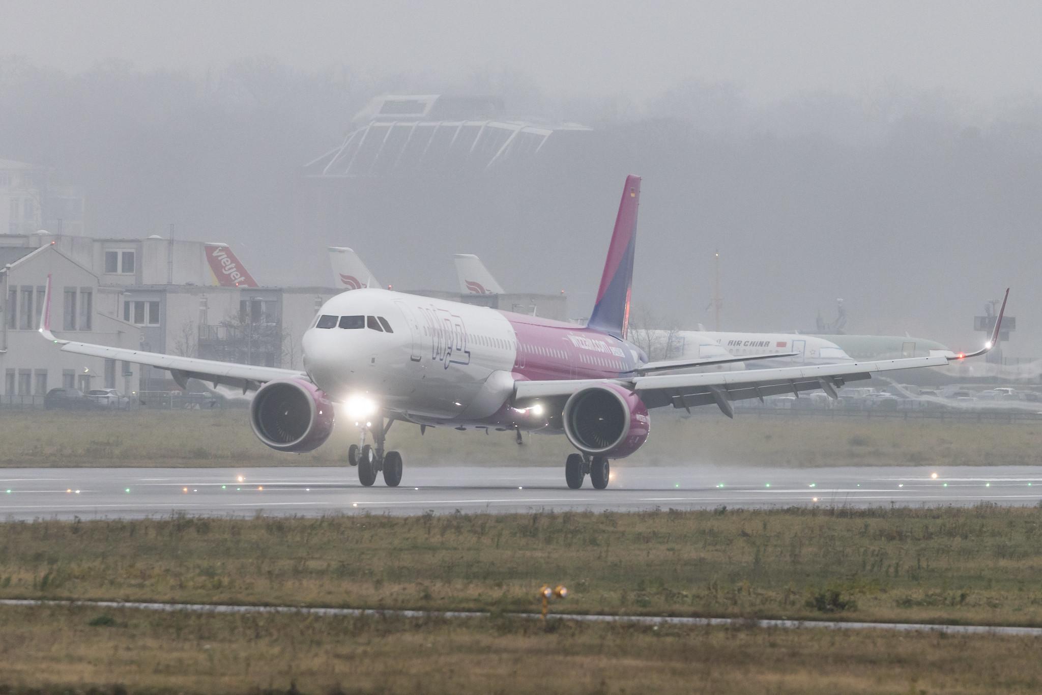 Hamburg Finkenwerder: Wizz Air (W6 / WZZ) | Airbus A321-271NX A21N | D-AZWE (HA-LZG) | MSN 10753
