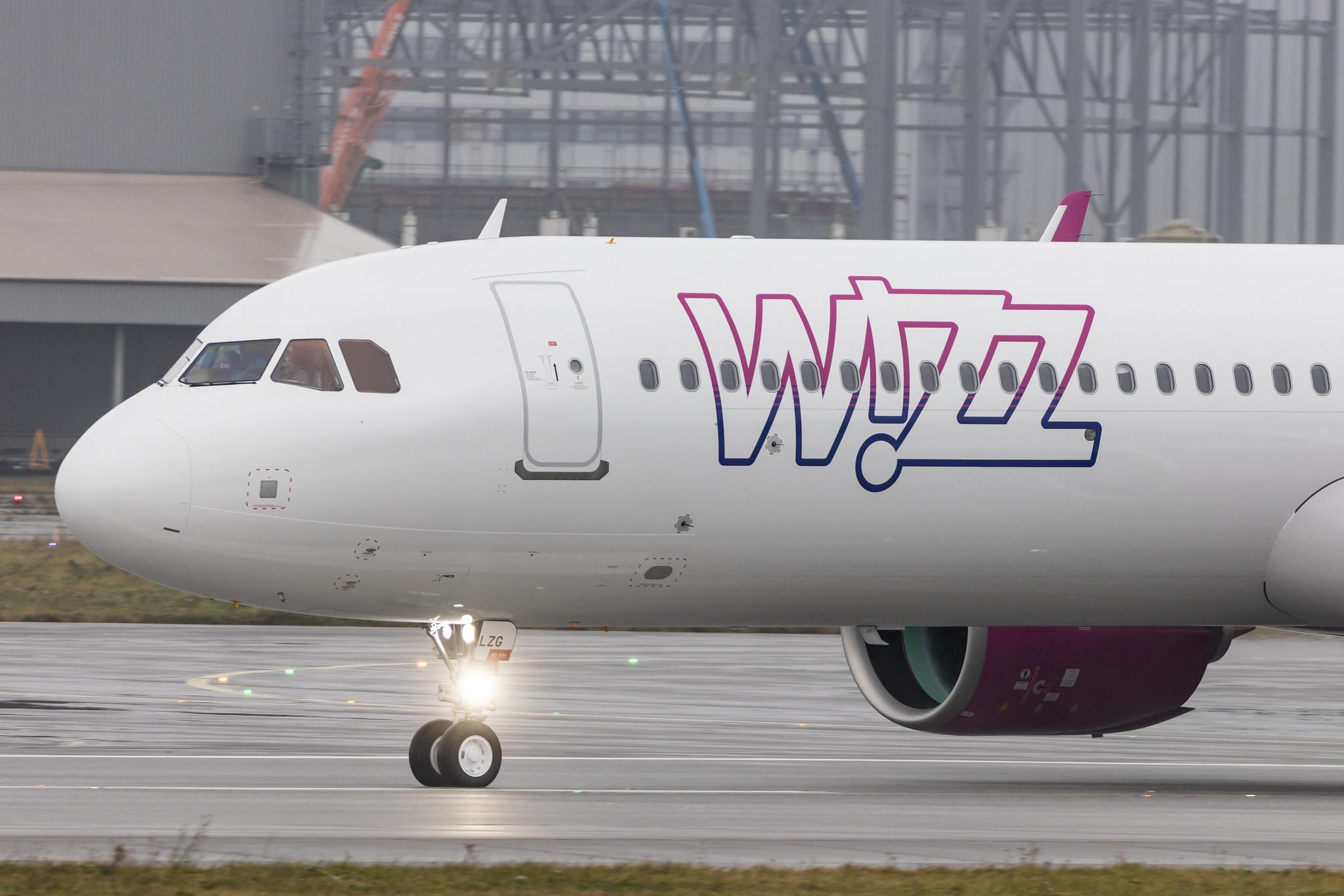 Hamburg Finkenwerder: Wizz Air (W6 / WZZ) | Airbus A321-271NX A21N | D-AZWE (HA-LZG) | MSN 10753