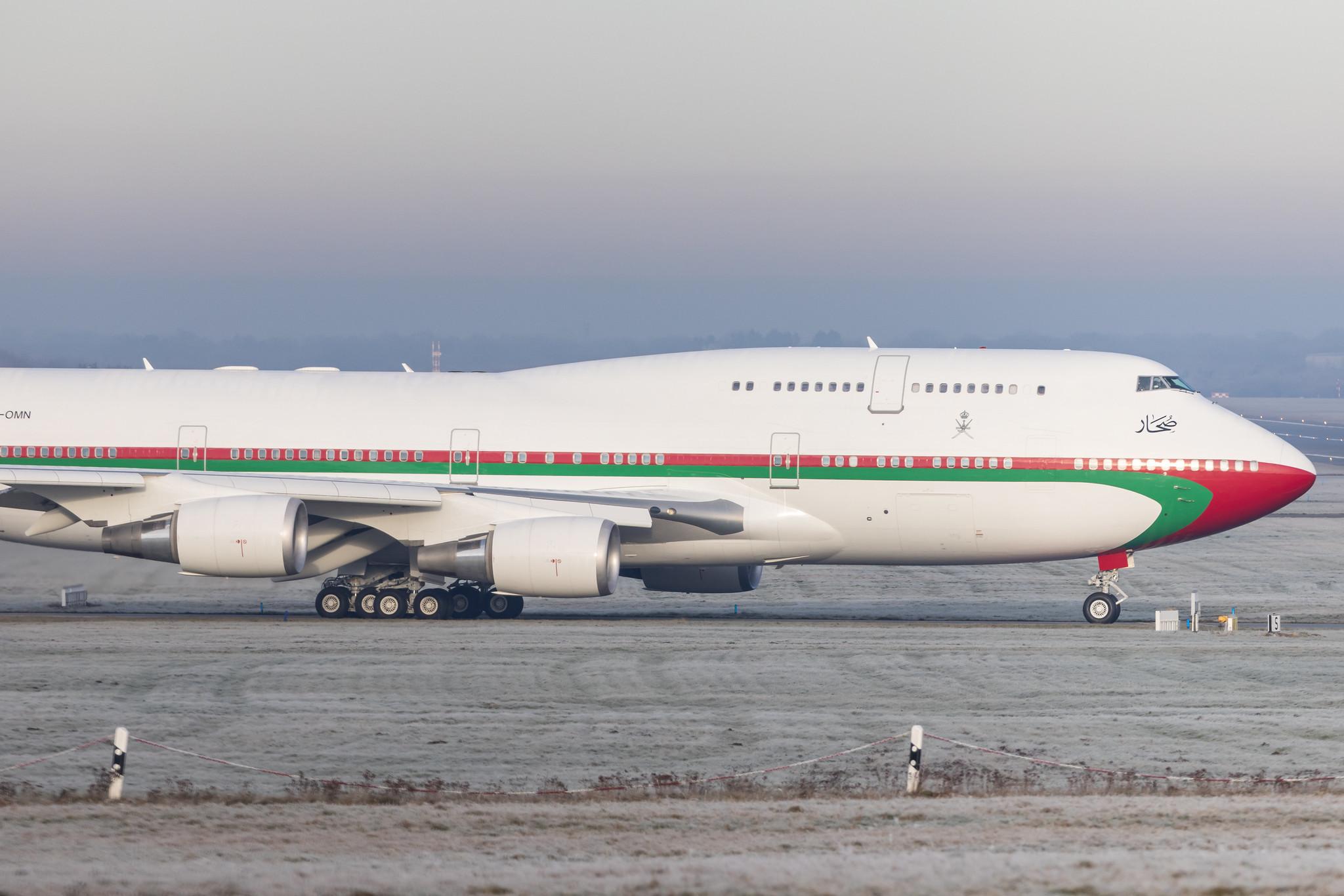 Hamburg Airport: Royal Flight of Oman |  Boeing 747-430 B744 | A4O-OMN | MSN 32445