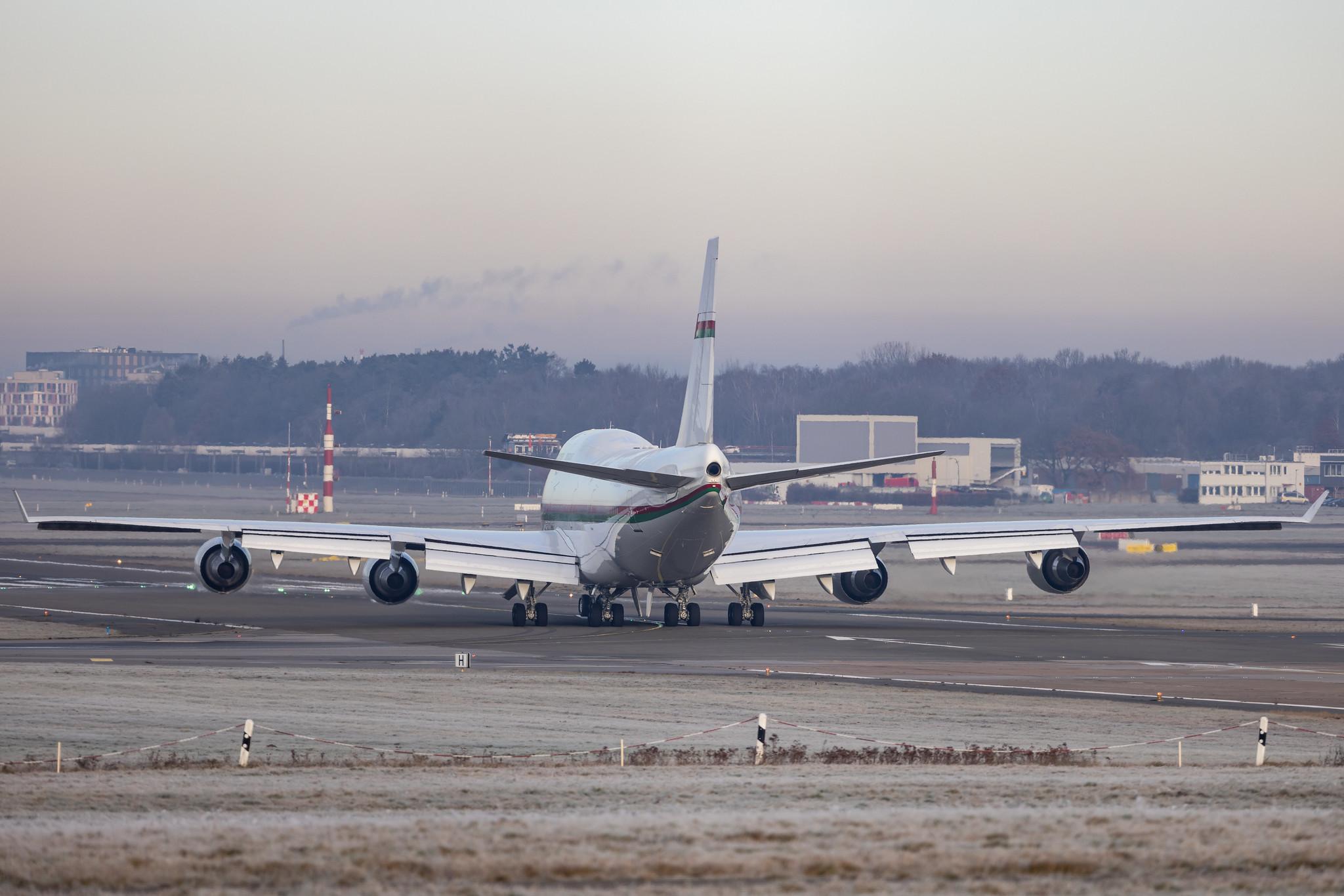 Hamburg Airport: Royal Flight of Oman |  Boeing 747-430 B744 | A4O-OMN | MSN 32445