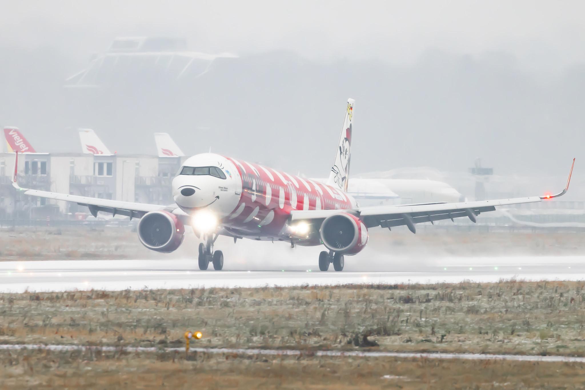 Hamburg Finkenwerder: Azul Linhas Aéreas Brasileiras  (AD / AZU) | Livery: Minnie Mouse - Walt Disney World | Airbus A321-251NX A21N | D-AVWX (PR-YJF) | MSN 10793