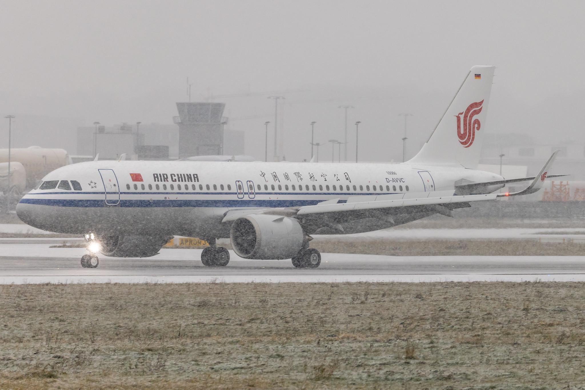 Hamburg Finkenwerder: Air China (CA / CCA) |  Airbus A320-251N A20N | D-AVVC (B-326V) | MSN 10086