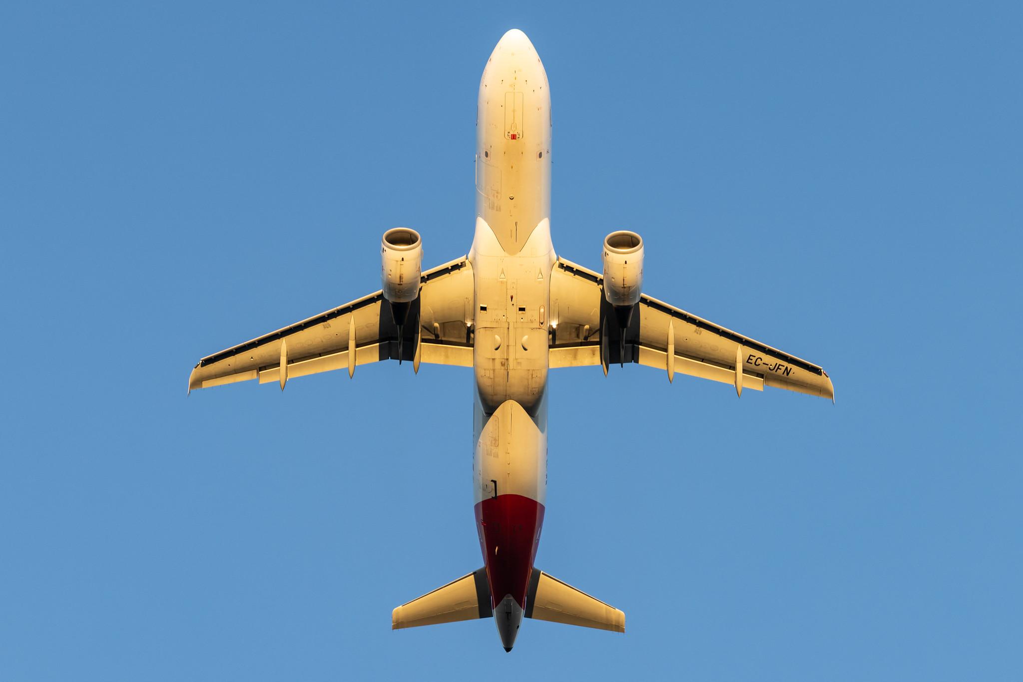 Hamburg Airport: Iberia (IB / IBE) |  Airbus A320-214 A320 | EC-JFN | MSN 2391