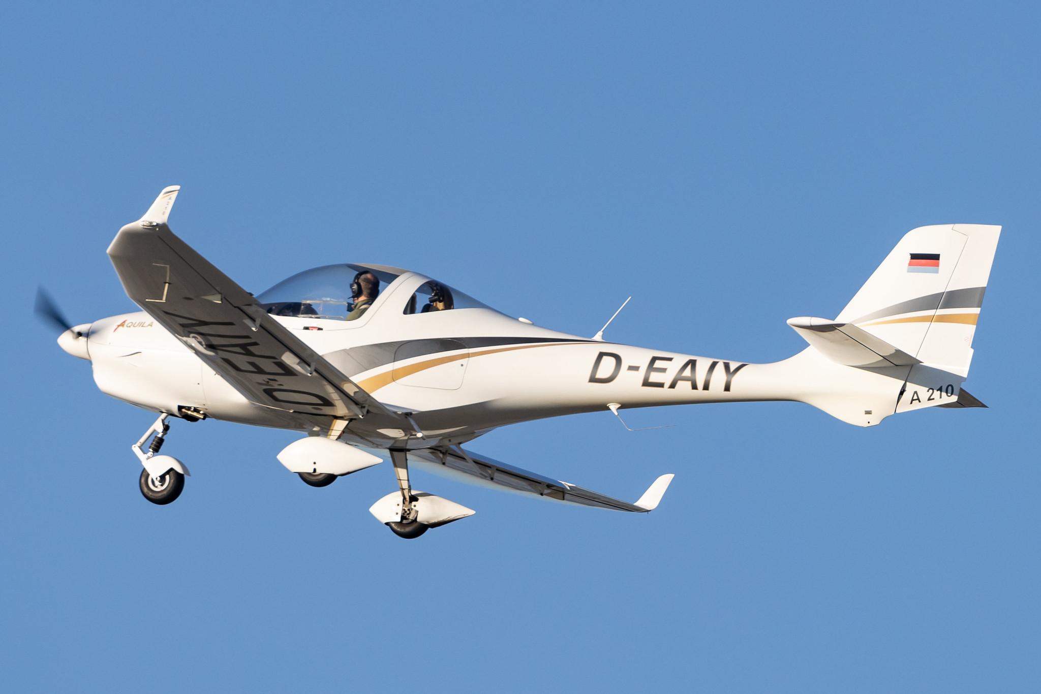 Hamburg Finkenwerder: Private owner |  Aquila A210 A210 | D-EAIY | MSN AT01-223