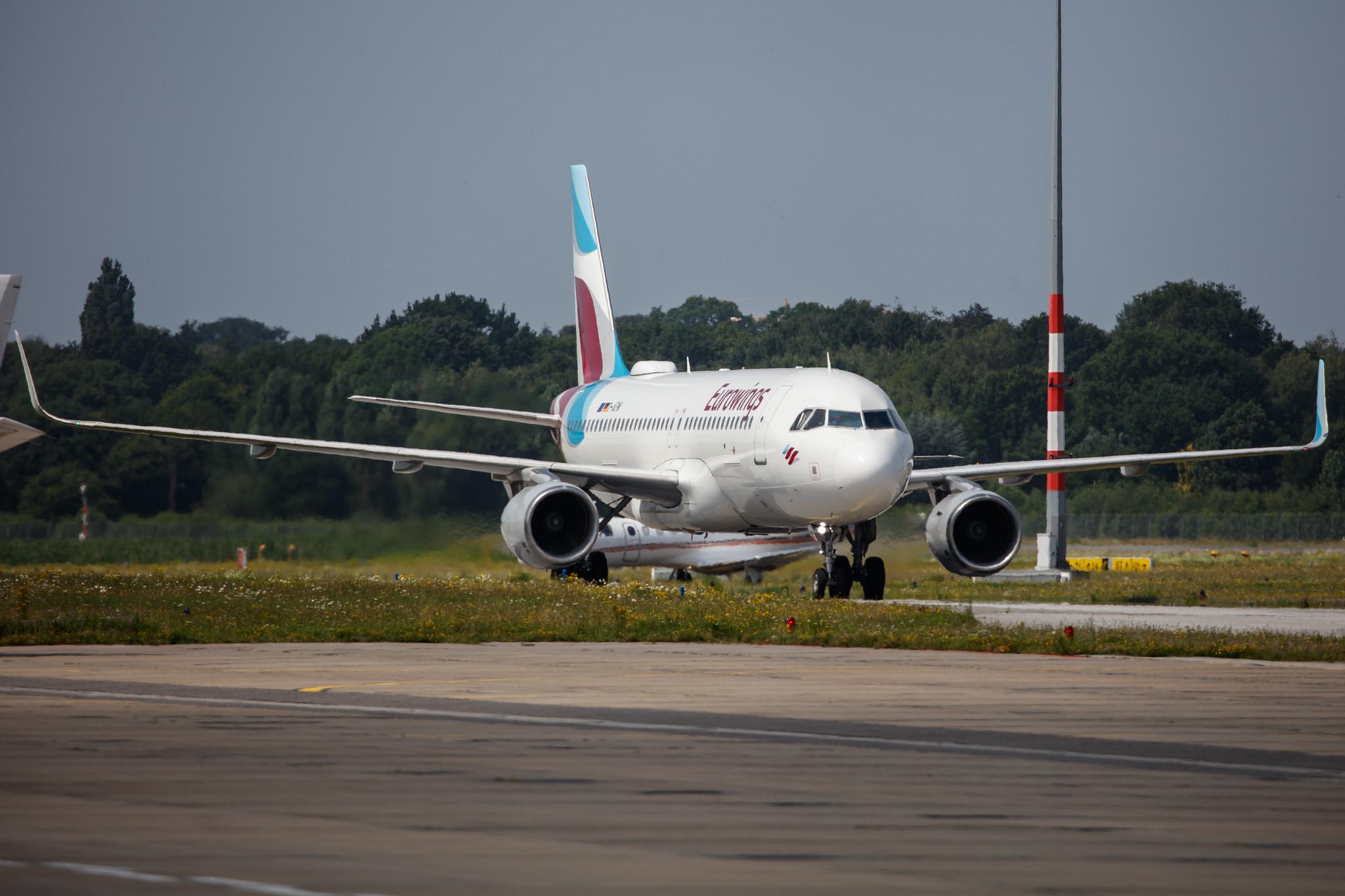 Hamburg Airport: Eurowings (EW / EWG) |  Airbus A320-214 A320 | D-AEWI | MSN 7210