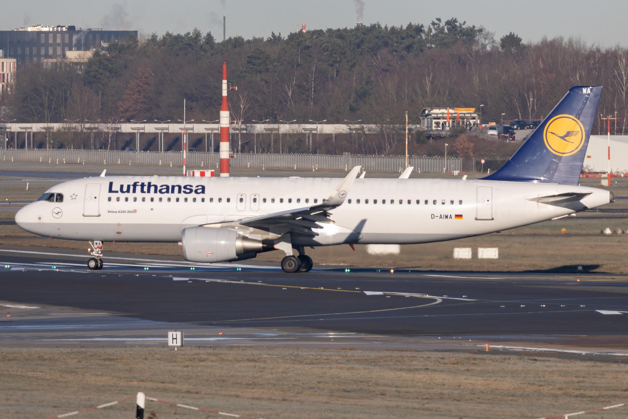 Hamburg Airport: Lufthansa (LH / DLH) |  Airbus A320-214 A320 | D-AIWA | MSN 7681