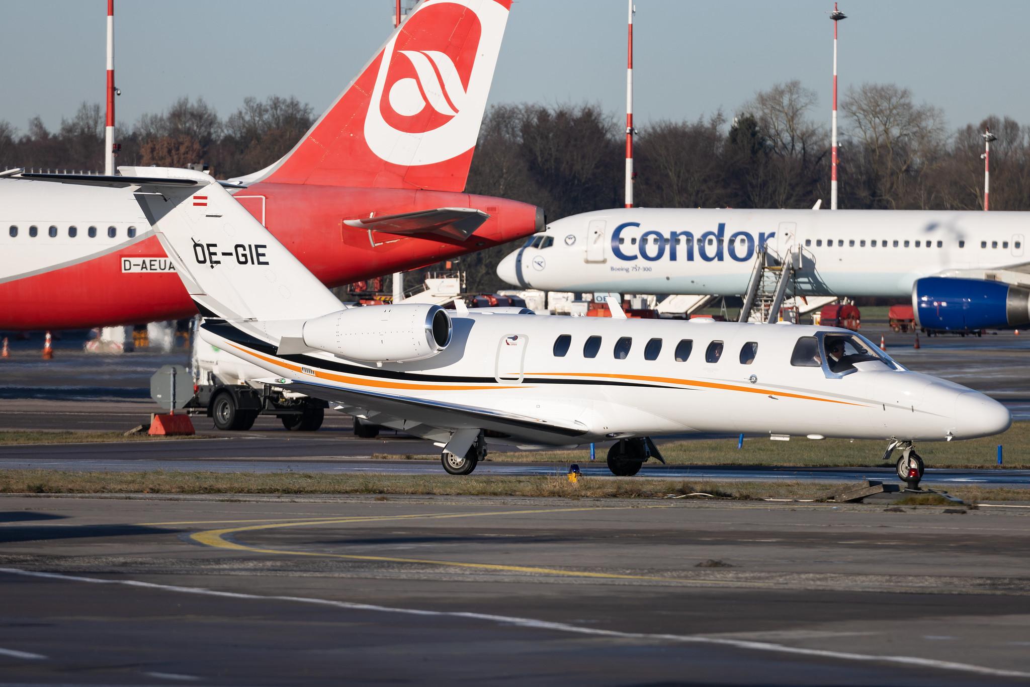 Hamburg Airport: Airlink (/ JAR) |  Cessna 525B CitationJet CJ3 C25B | OE-GIE | MSN 525B-0348
