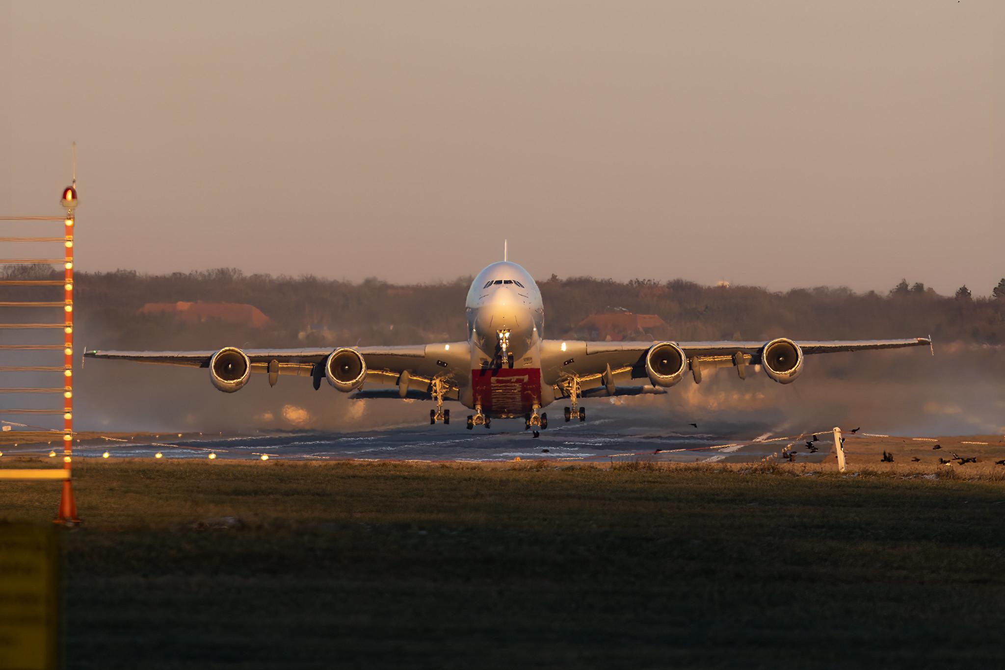 Hamburg Airport: Emirates (EK / UAE) |  Livery: Expo 2020 - Sustainability Livery |  Airbus A380-861 A388 | A6-EON | MSN 188