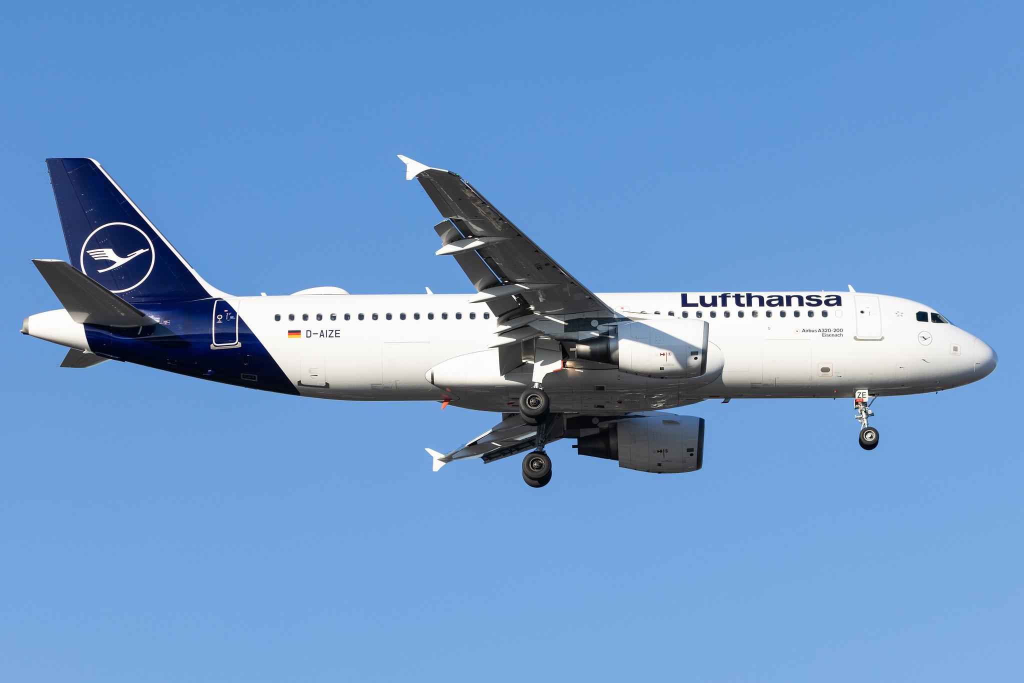 Hamburg Airport: Lufthansa (LH / DLH) |  Airbus A320-214 A320 | D-AIZE | MSN 4261