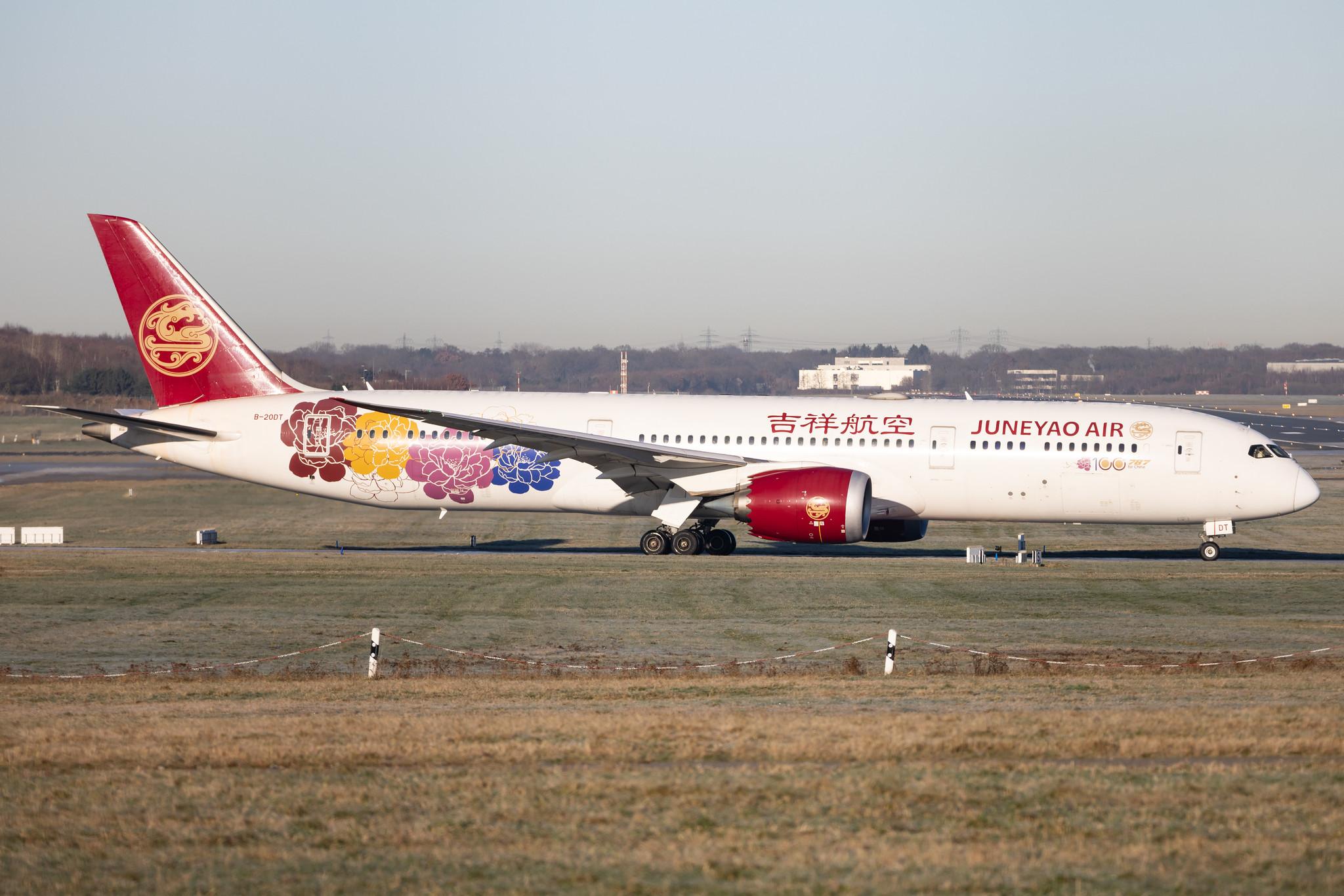 Hamburg Airport: Juneyao Air (HO / DKH) |  Livery: Chinese Peony Livery |  Boeing 787-9 Dreamliner B789 | B-20DT | MSN 65429