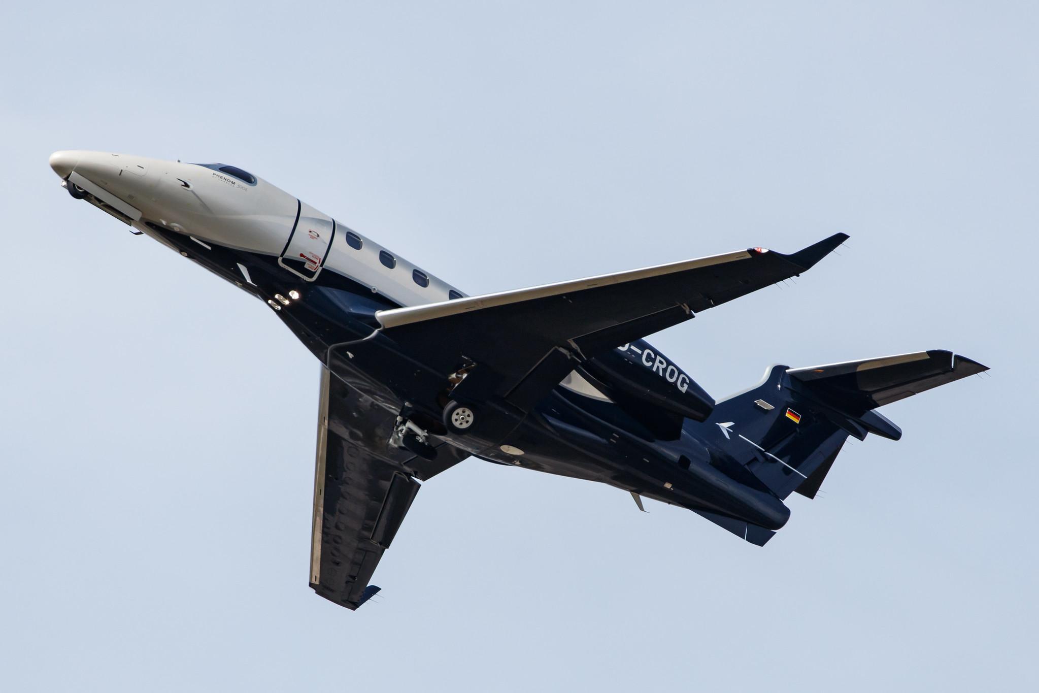 Flughafen Berlin Brandenburg: Air Hamburg (/ AHO) |  Embraer Phenom 300 E55P | D-CROG | MSN 50500511