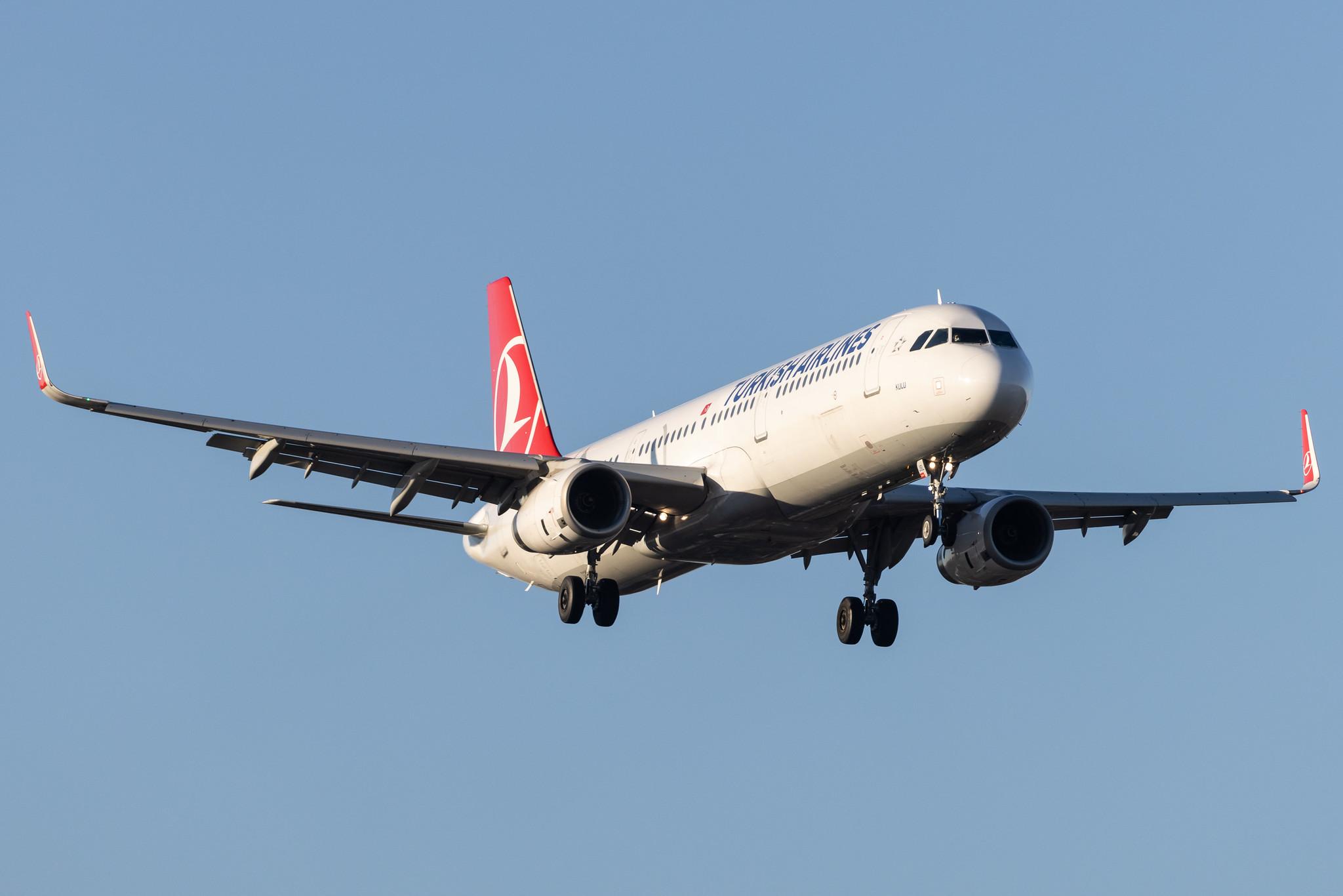 Hamburg Airport: Turkish Airlines (TK / THY) |  Airbus A321-231 A321 | TC-JSL | MSN 5667
