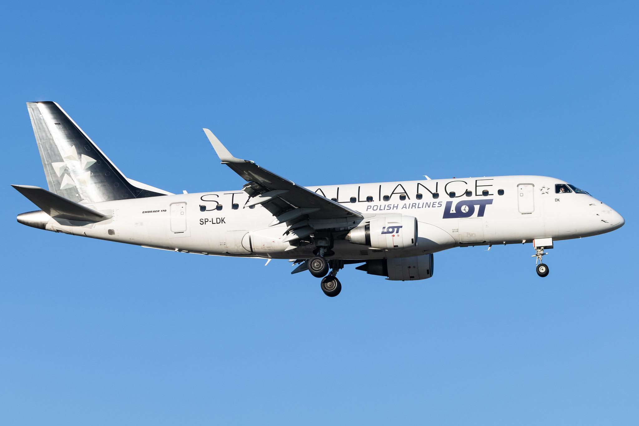 Hamburg Airport: LOT (LO / LOT) |  Livery: Star Alliance Livery |  Embraer E170STD E170 | SP-LDK | MSN 17000074